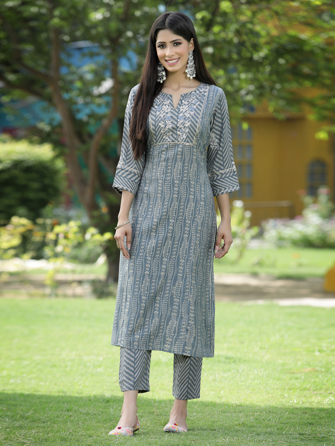 Juniper Grey Ethnic Motif Printed Muslin with Zari Embroidery Kurta Pants & Chiffon Dupatta Set.