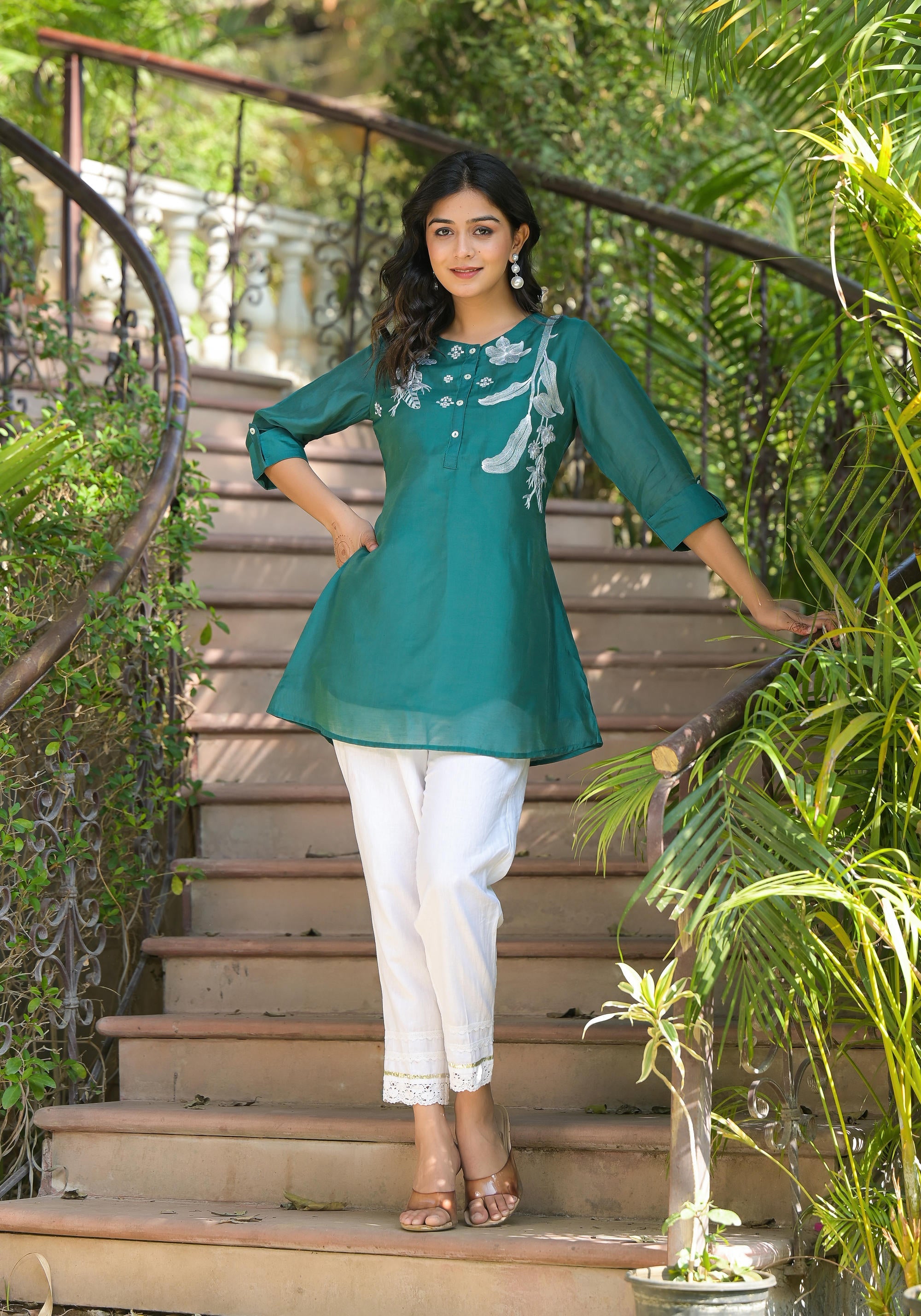 Green Solid Chanderi Tunic With Thread Work & Buttons