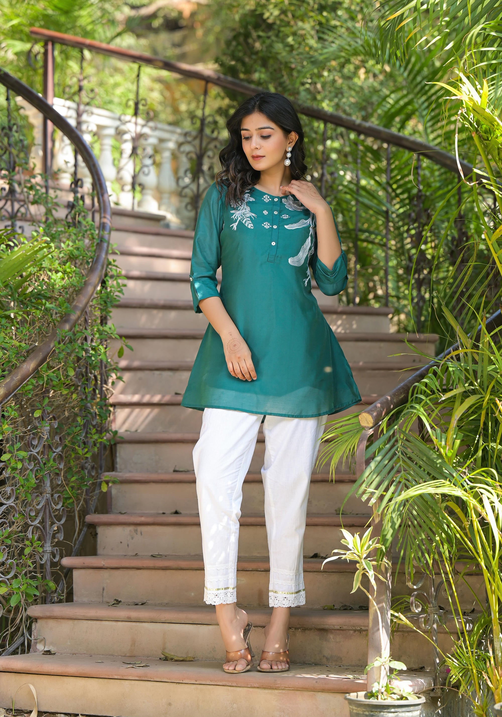 Green Solid Chanderi Tunic With Thread Work & Buttons