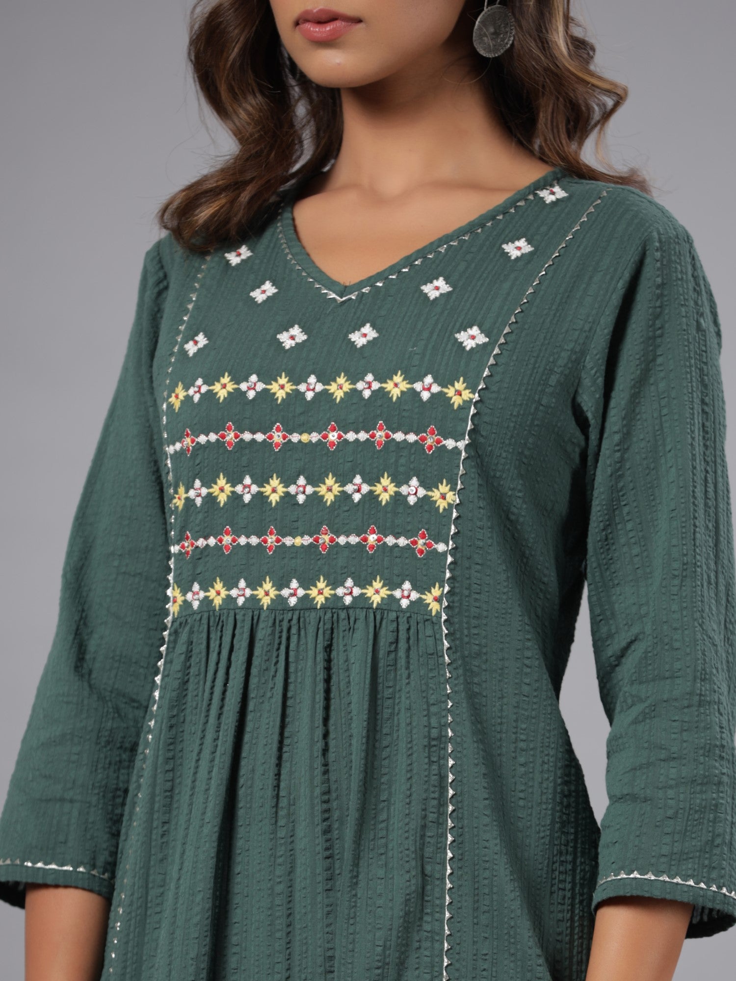 Juniper Women Green Seer Sucker Embroidered High Slit Kurta
