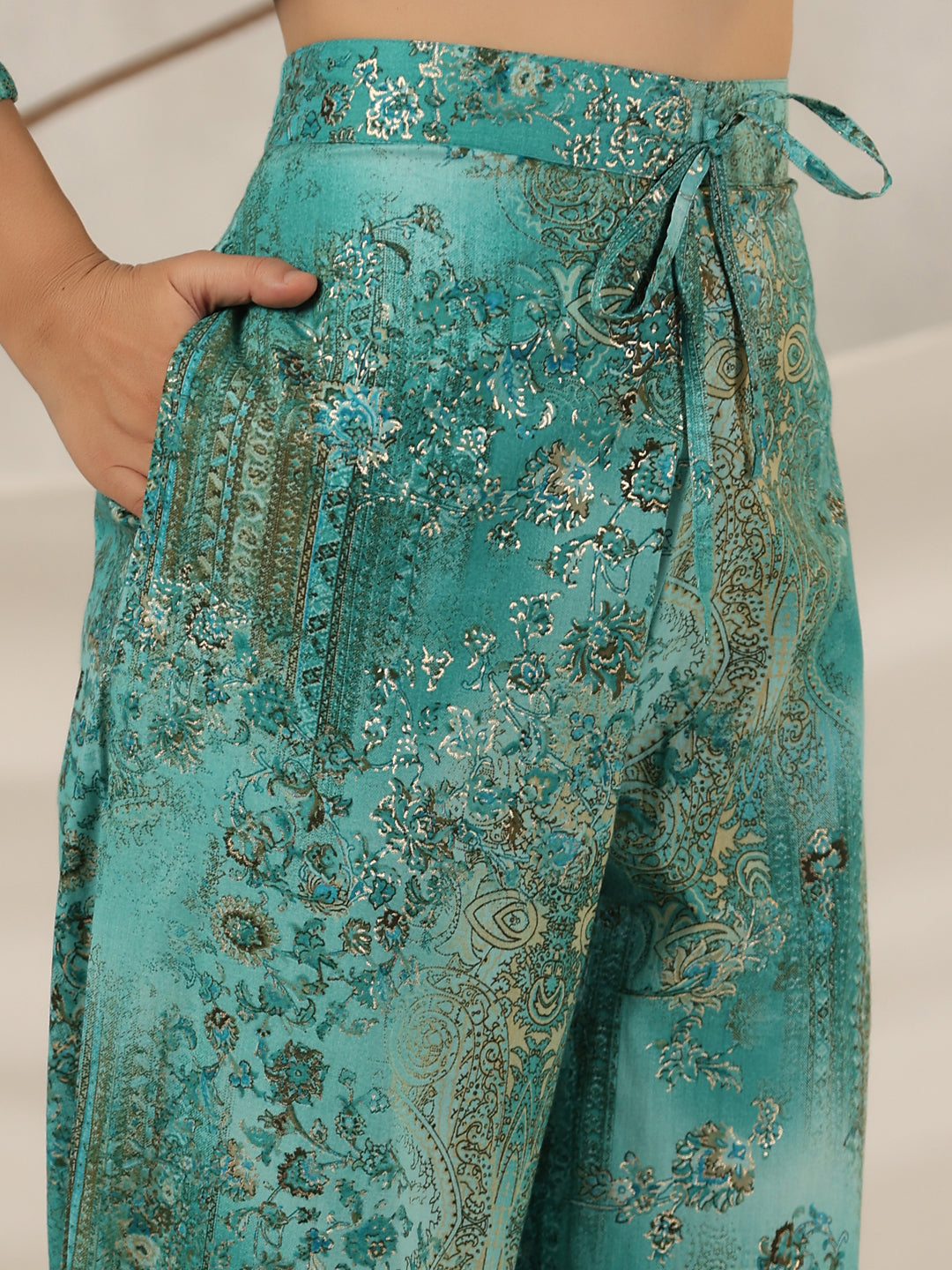 Juniper Women Green Muslin Printed Clothing Set