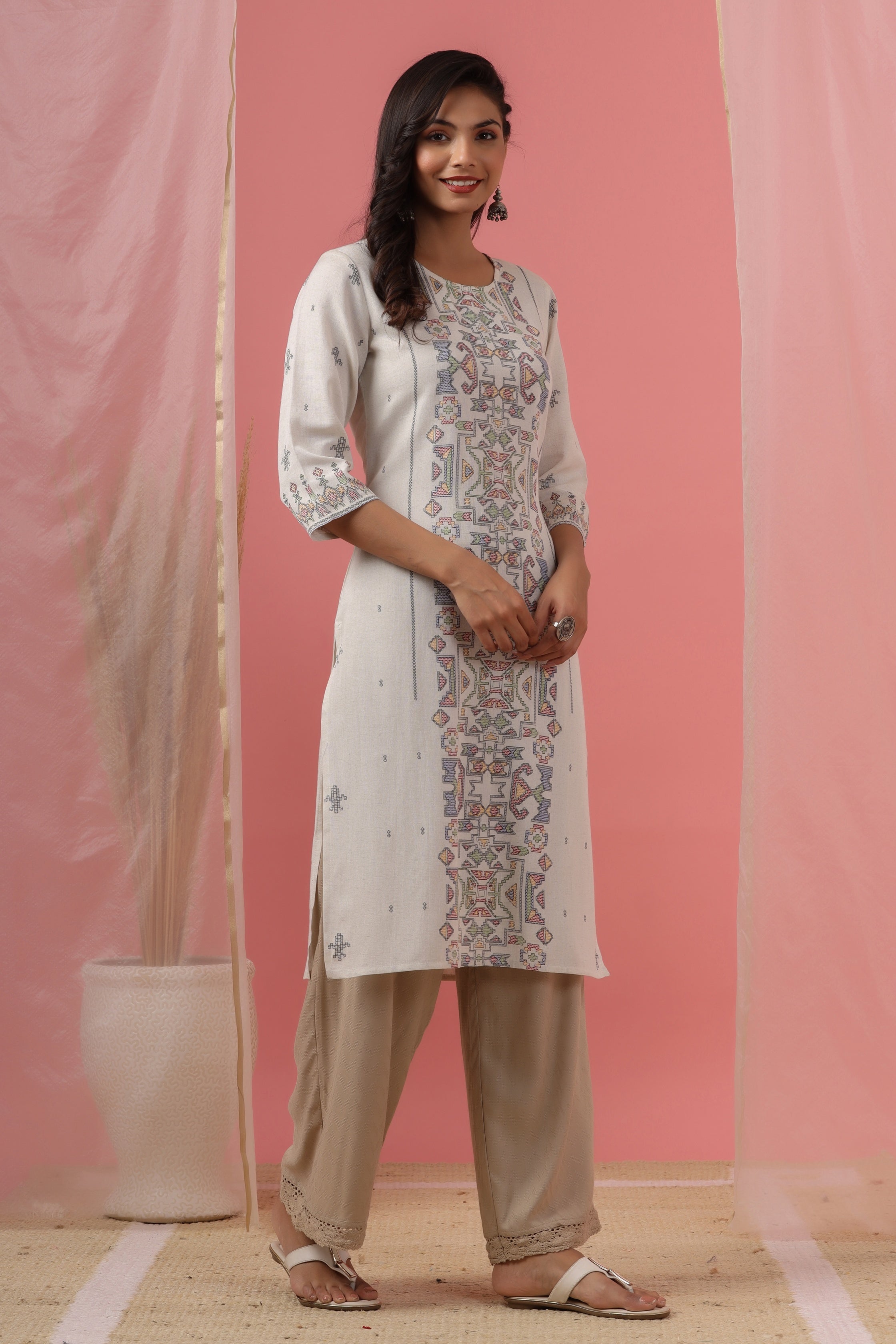 Juniper Women`s Offwhite LIVA Rayon Flex Printed Straight Kurta