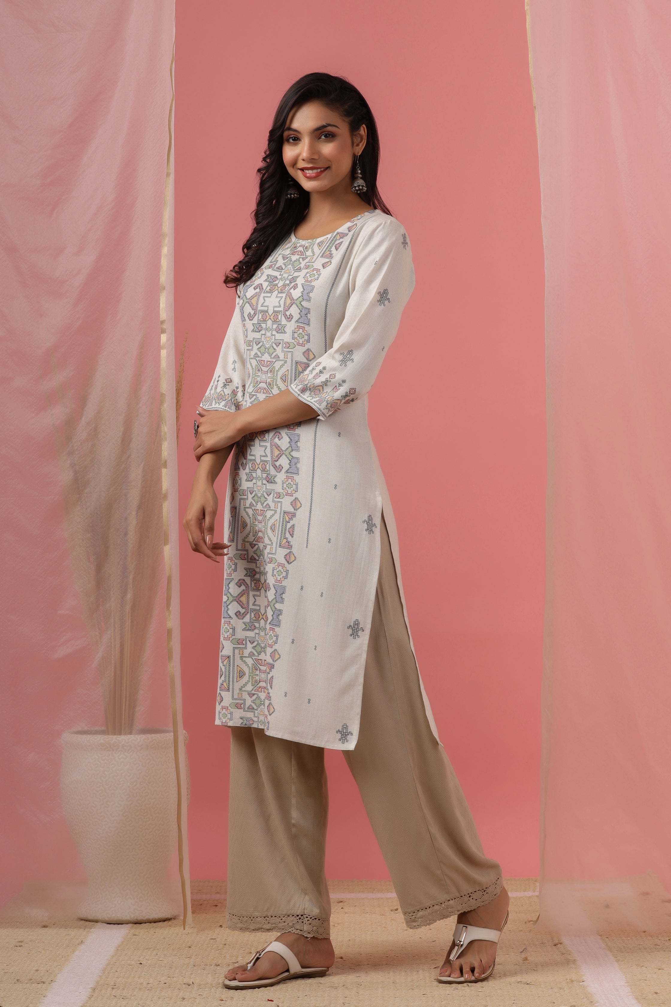 Juniper Women`s Offwhite LIVA Rayon Flex Printed Straight Kurta