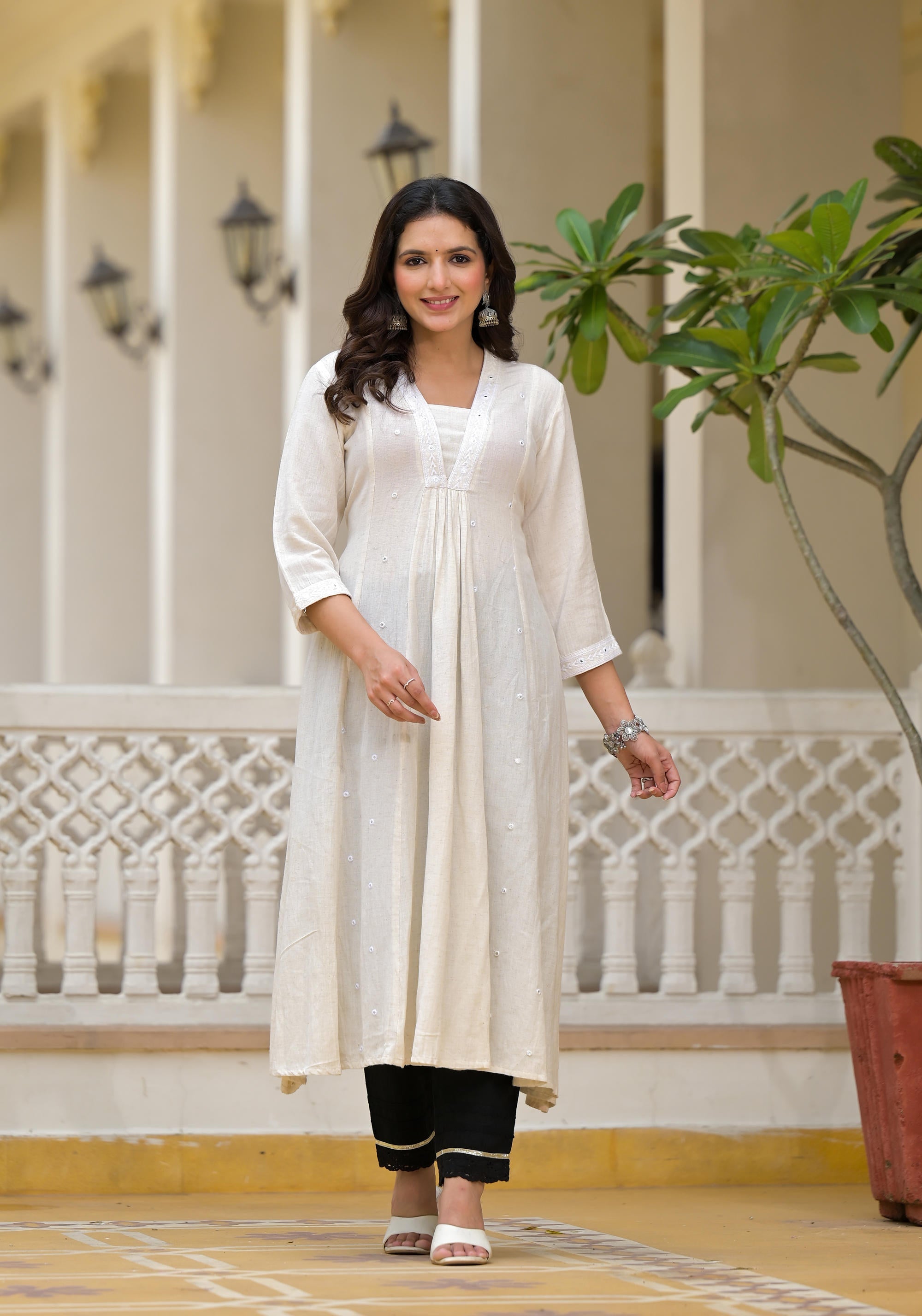 Off-White Solid Kurta With Mirror Work