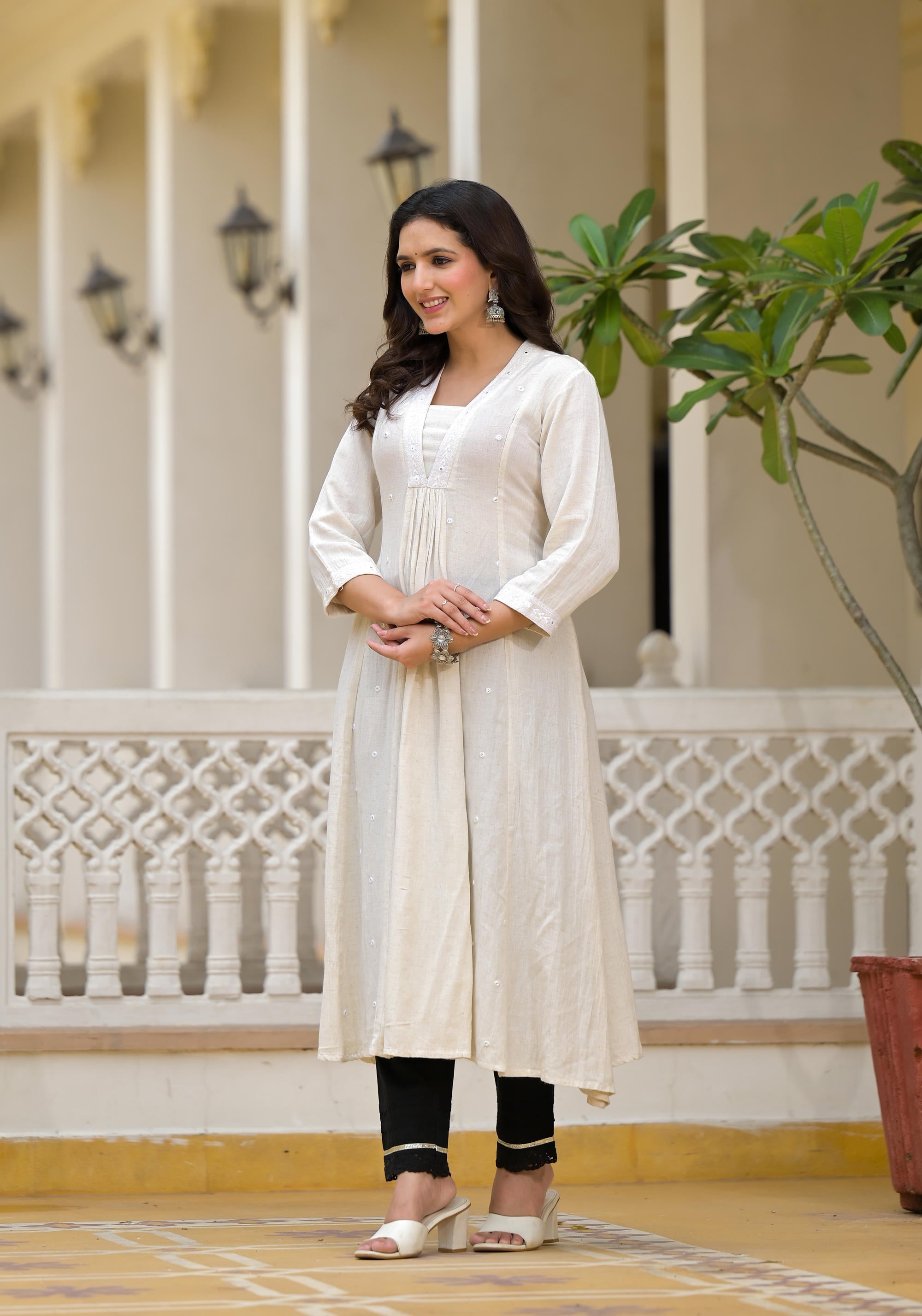 Off-White Solid Kurta With Mirror Work