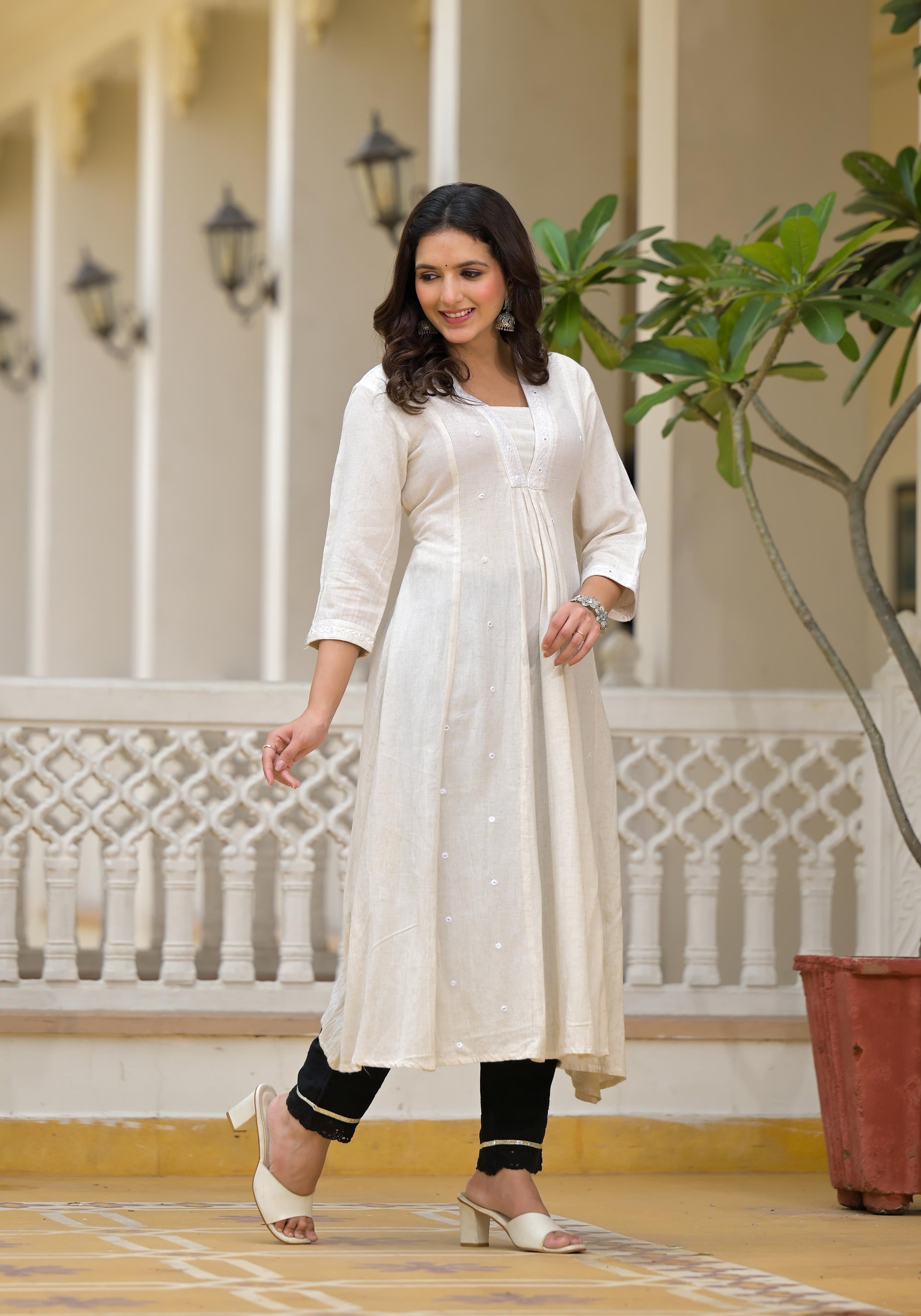 Off-White Solid Kurta With Mirror Work