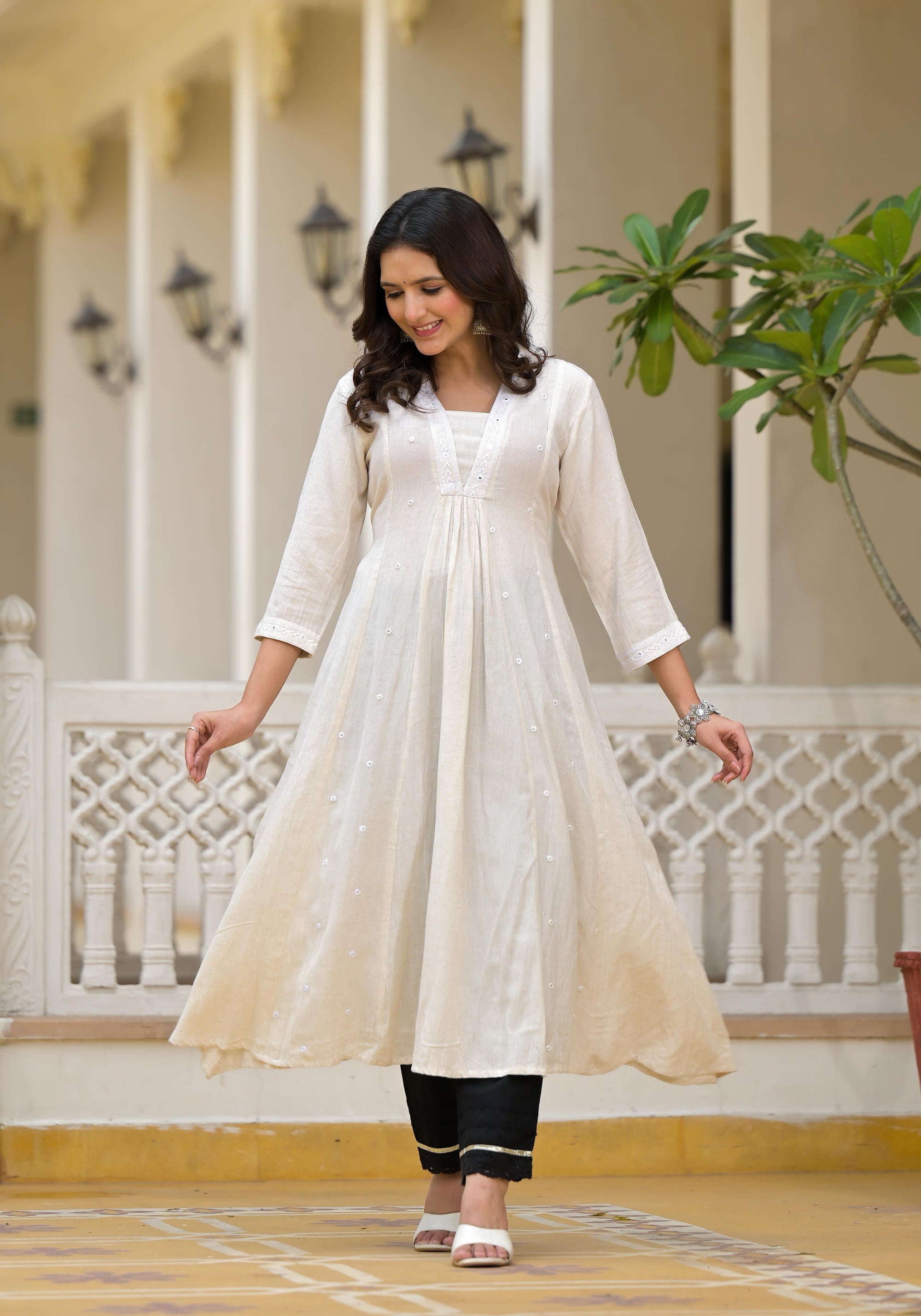 Off-White Solid Kurta With Mirror Work