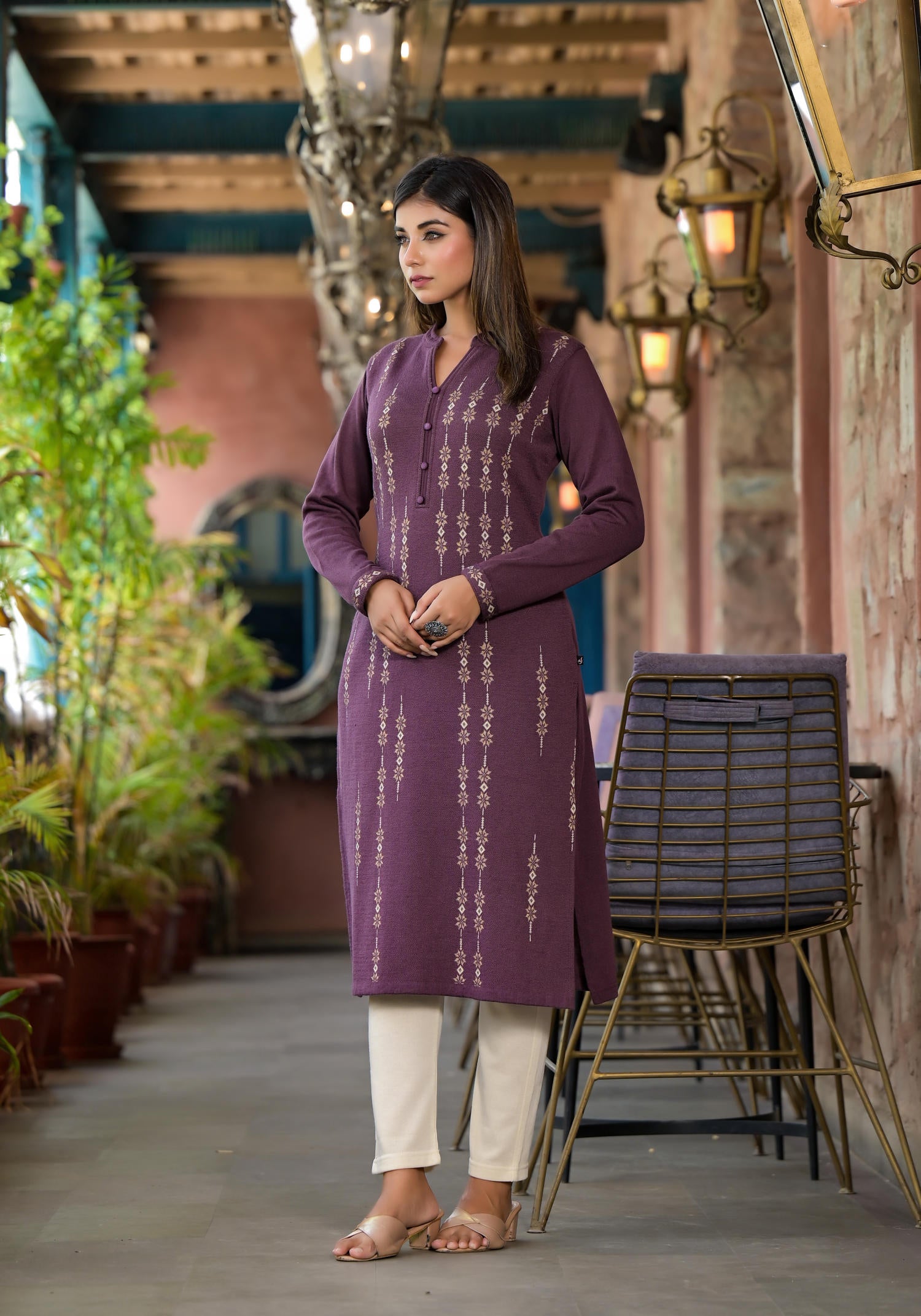 Violet Ethnic Motif Printed Polycotton Winter Wear Kurta