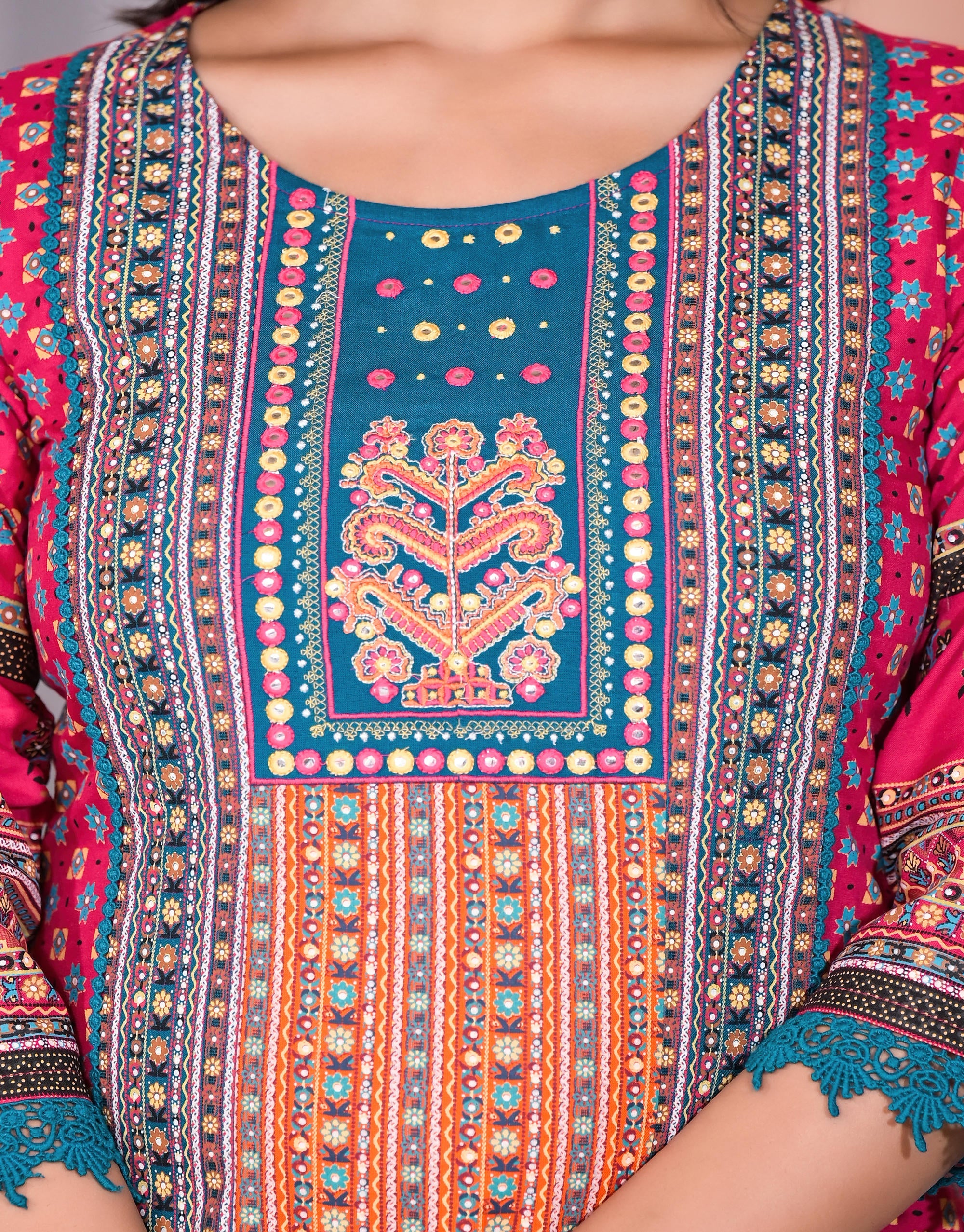 Fuchsia Ethnic Motif Printed Rayon Kurta Set With Thread & Mirror Work