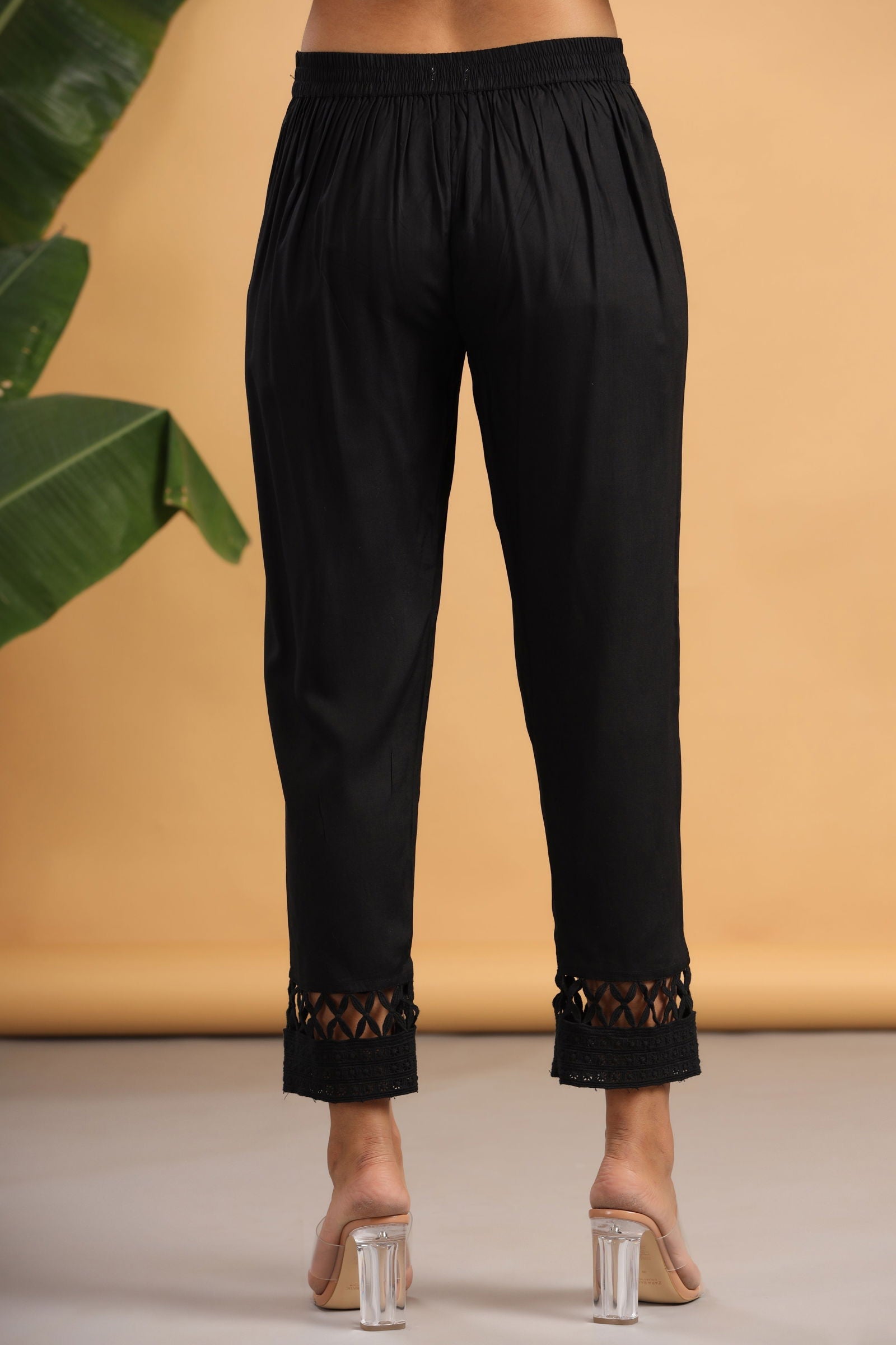 Juniper Black Solid Rayon Ankle-Length Slim Fit Pants.