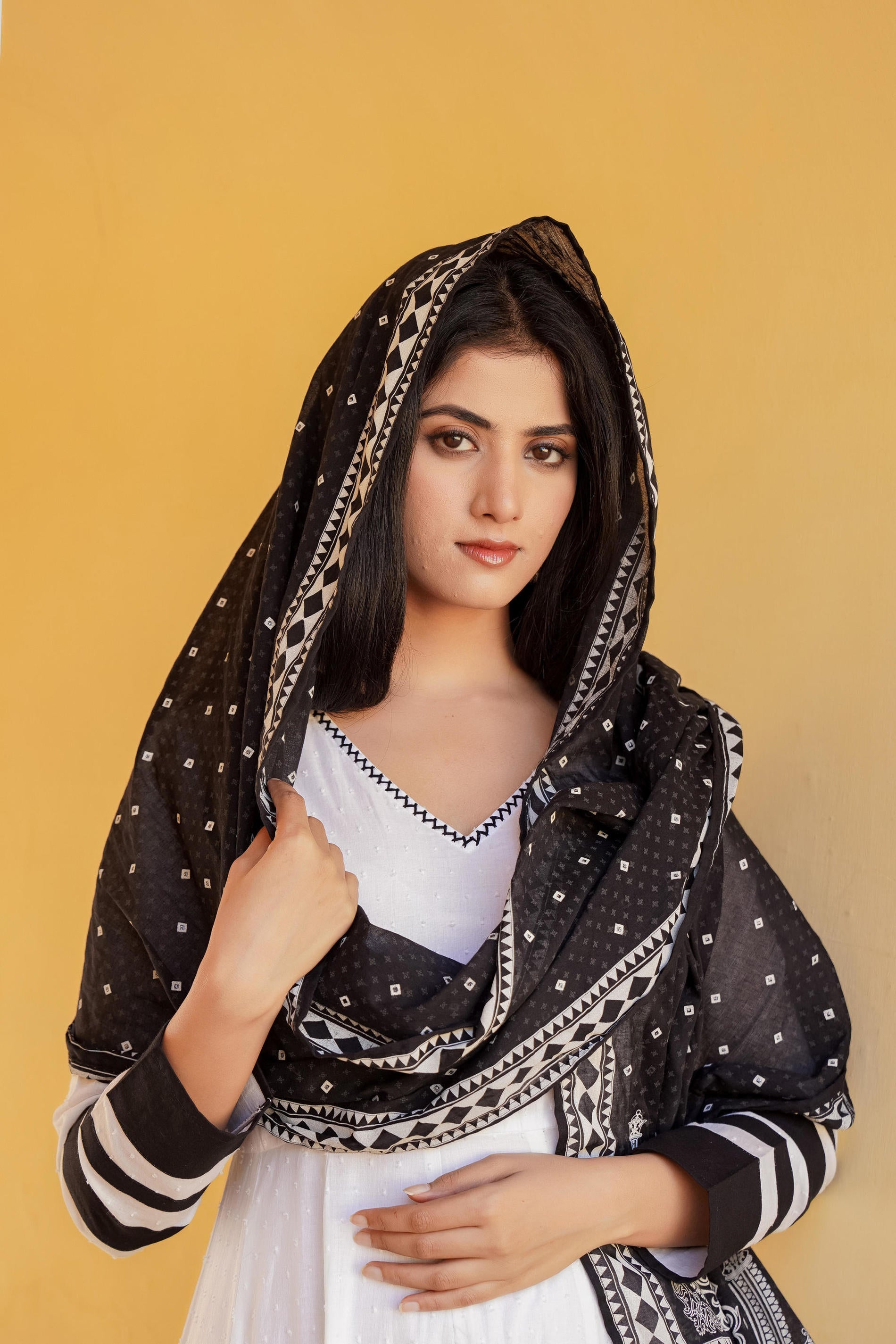 White Ethnic Motif Printed Dress & Dupatta Set With Thread Work
