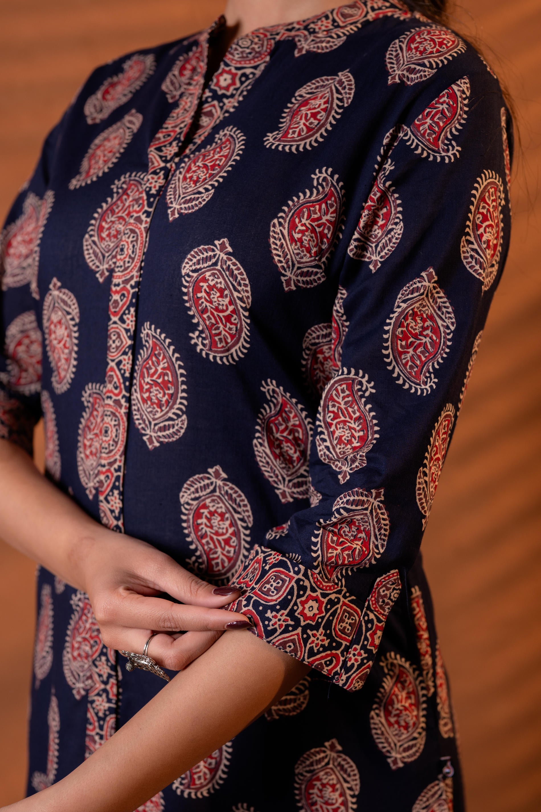 Zariya Navy Heritage Buta Kurta