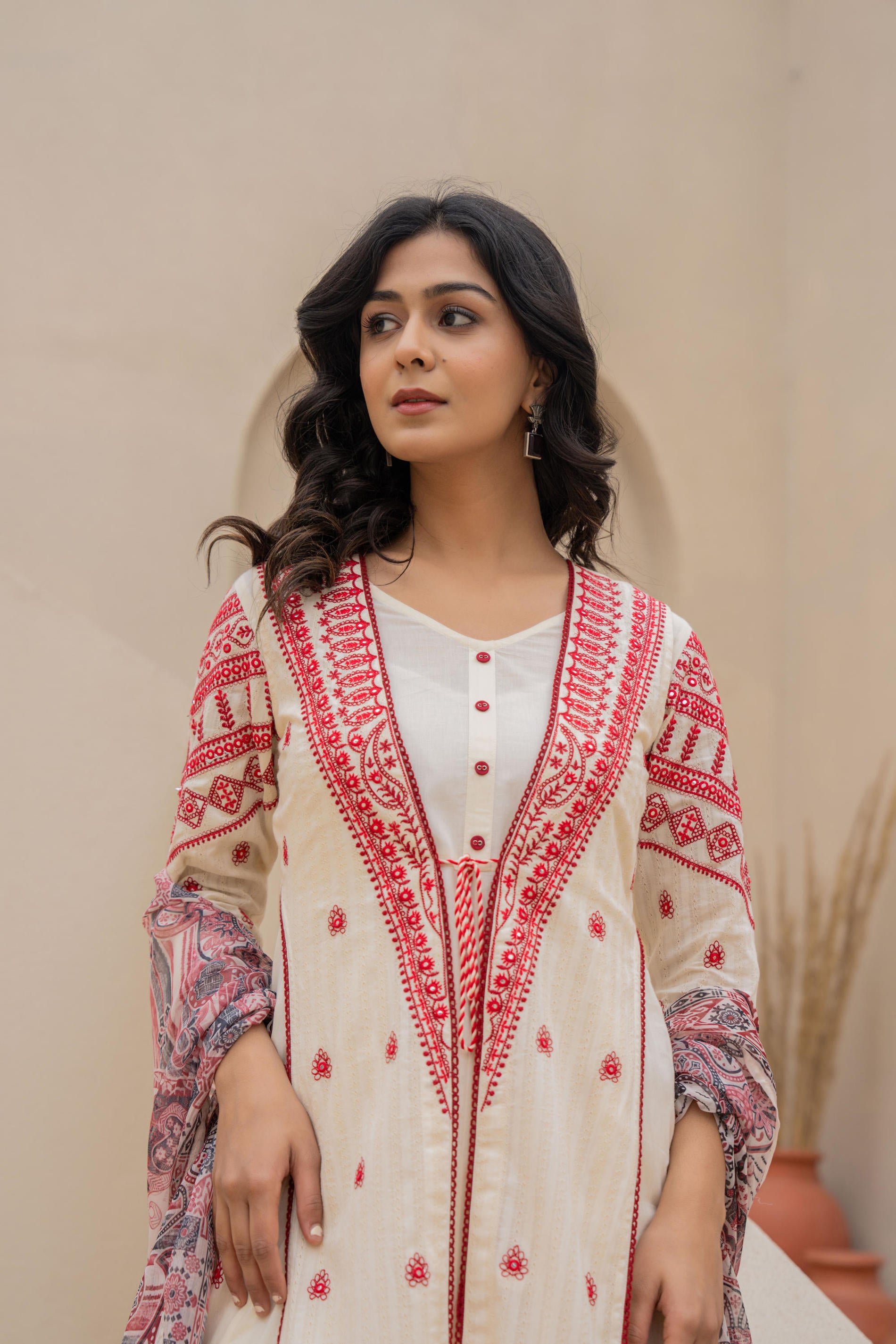 Off White & Red Solid Cotton Kurta Pant & Shrug With Thread Work