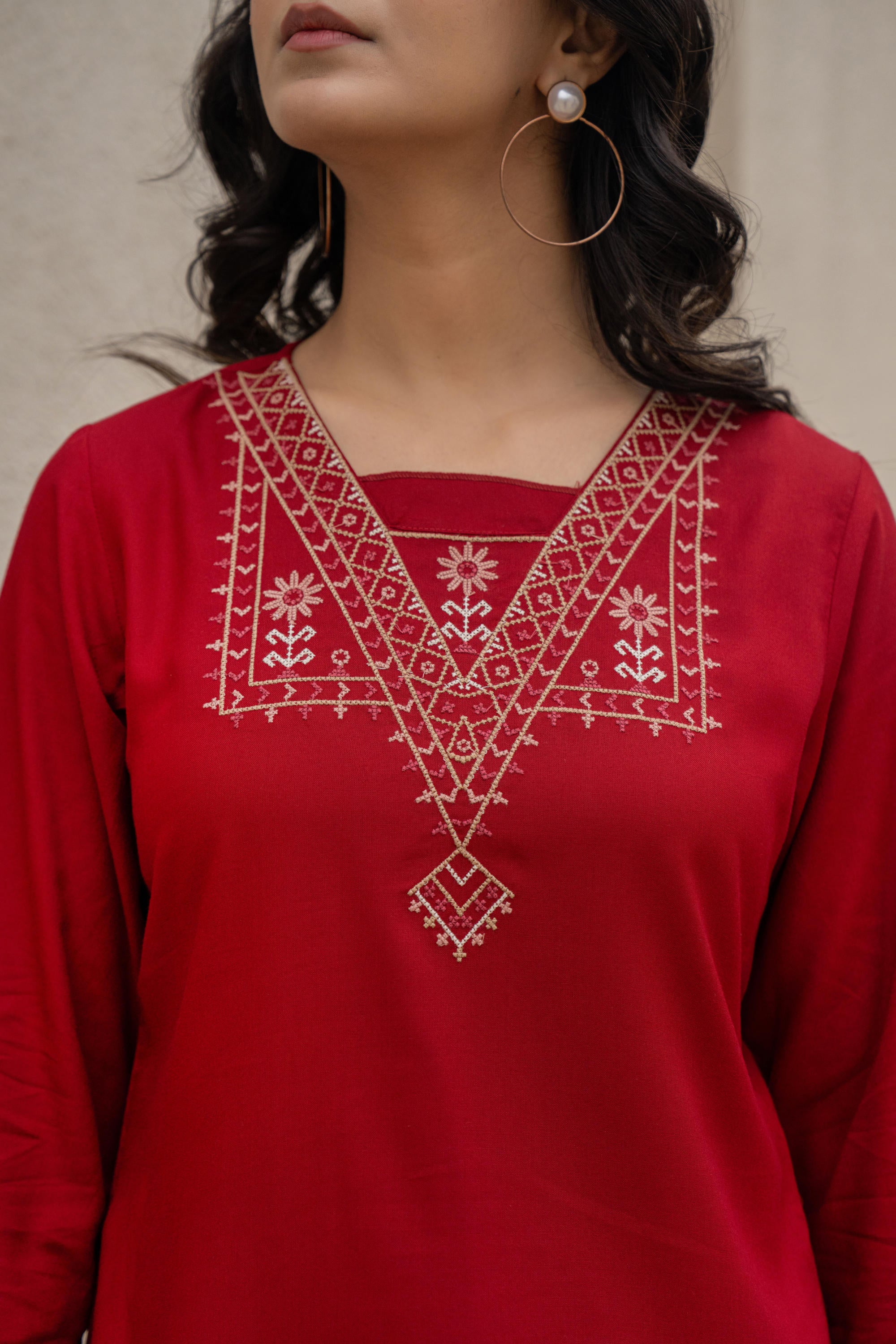 Maroon Solid Viscose Tunic With Thread Work