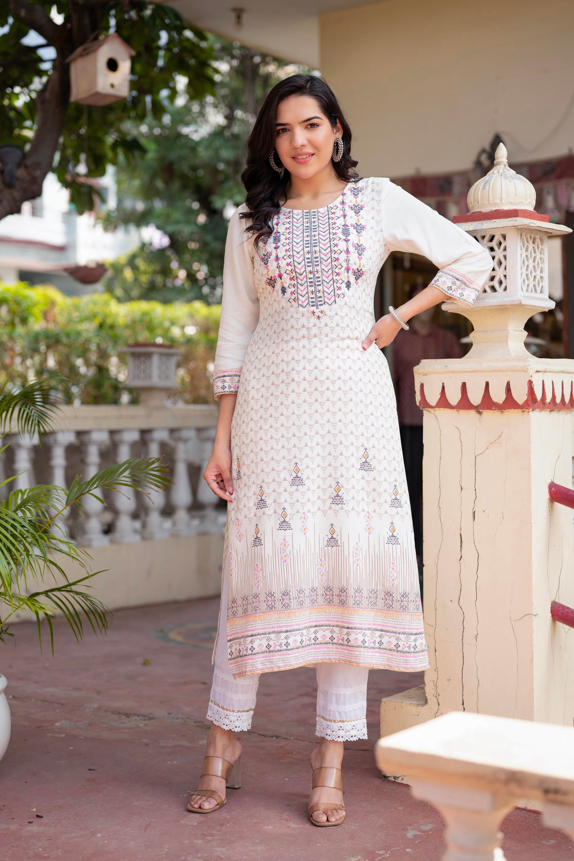 Off White Viscose Ethnic Motif Kurta With Thread Work