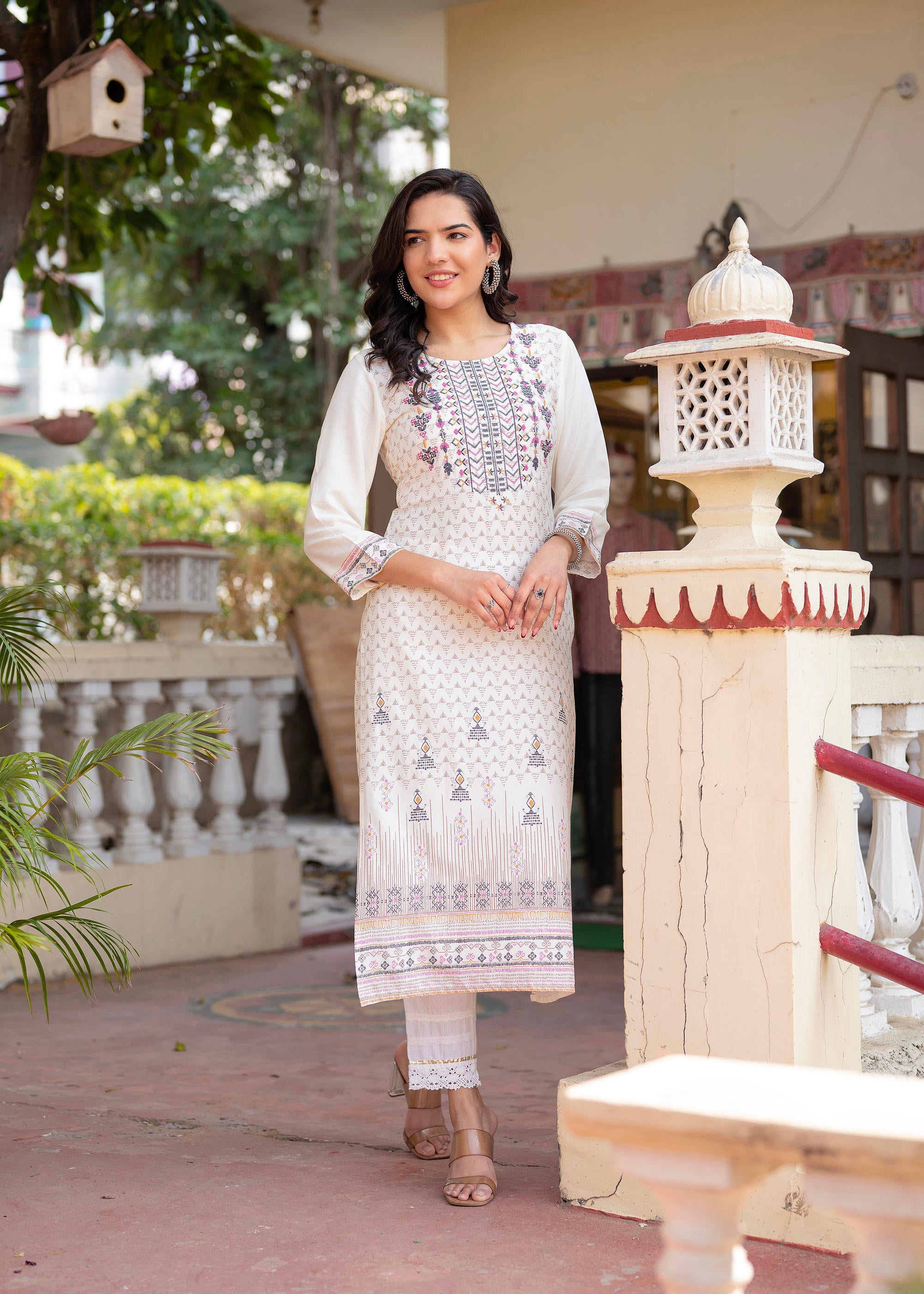 Off White Viscose Ethnic Motif Kurta With Thread Work