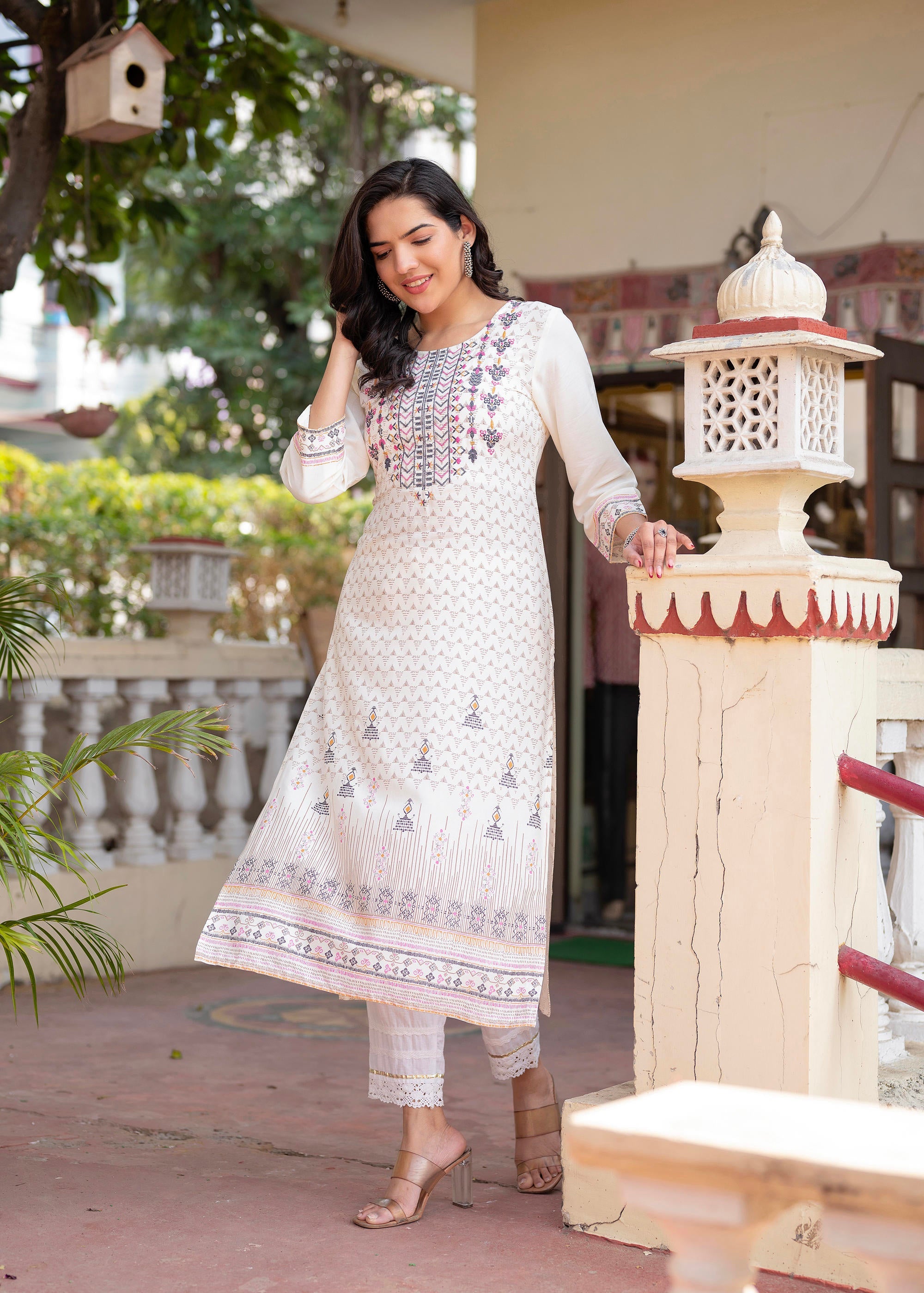 Off White Viscose Ethnic Motif Kurta With Thread Work