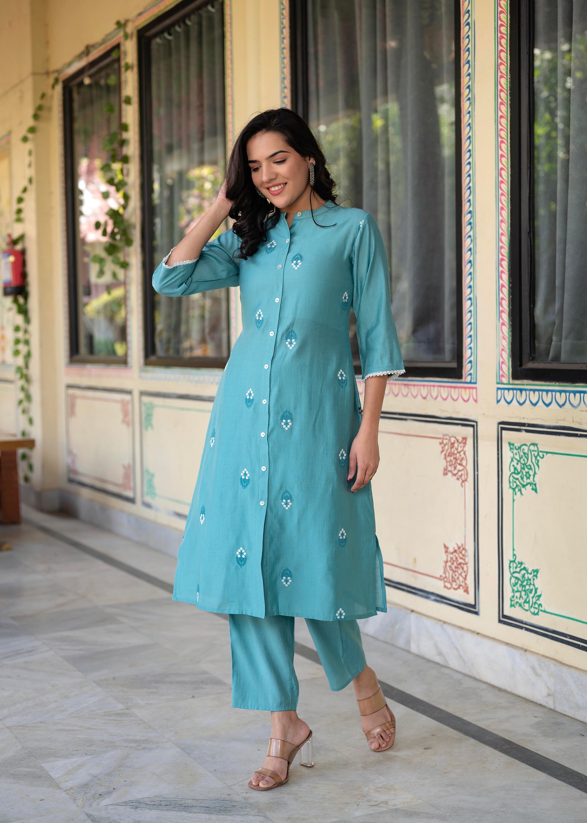 Turquoise embroiderd kurta and solid bottom with cotton lace