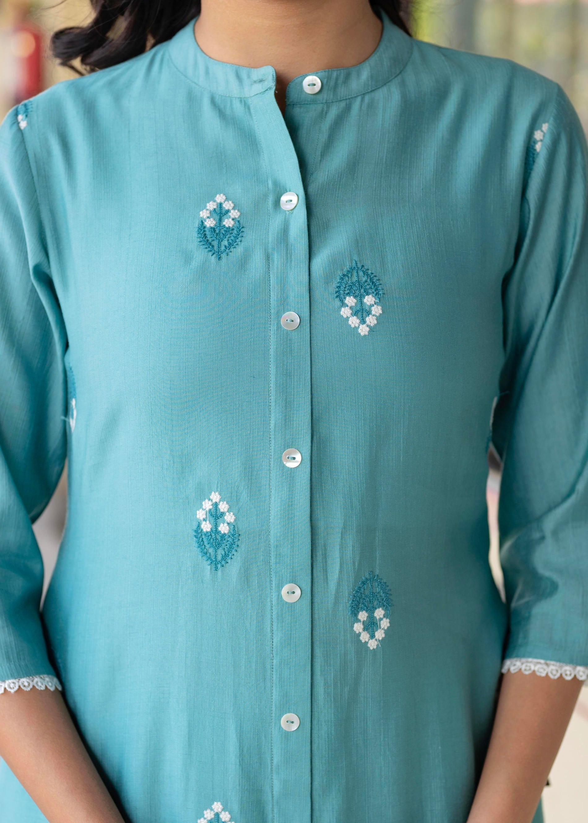 Turquoise embroiderd kurta and solid bottom with cotton lace