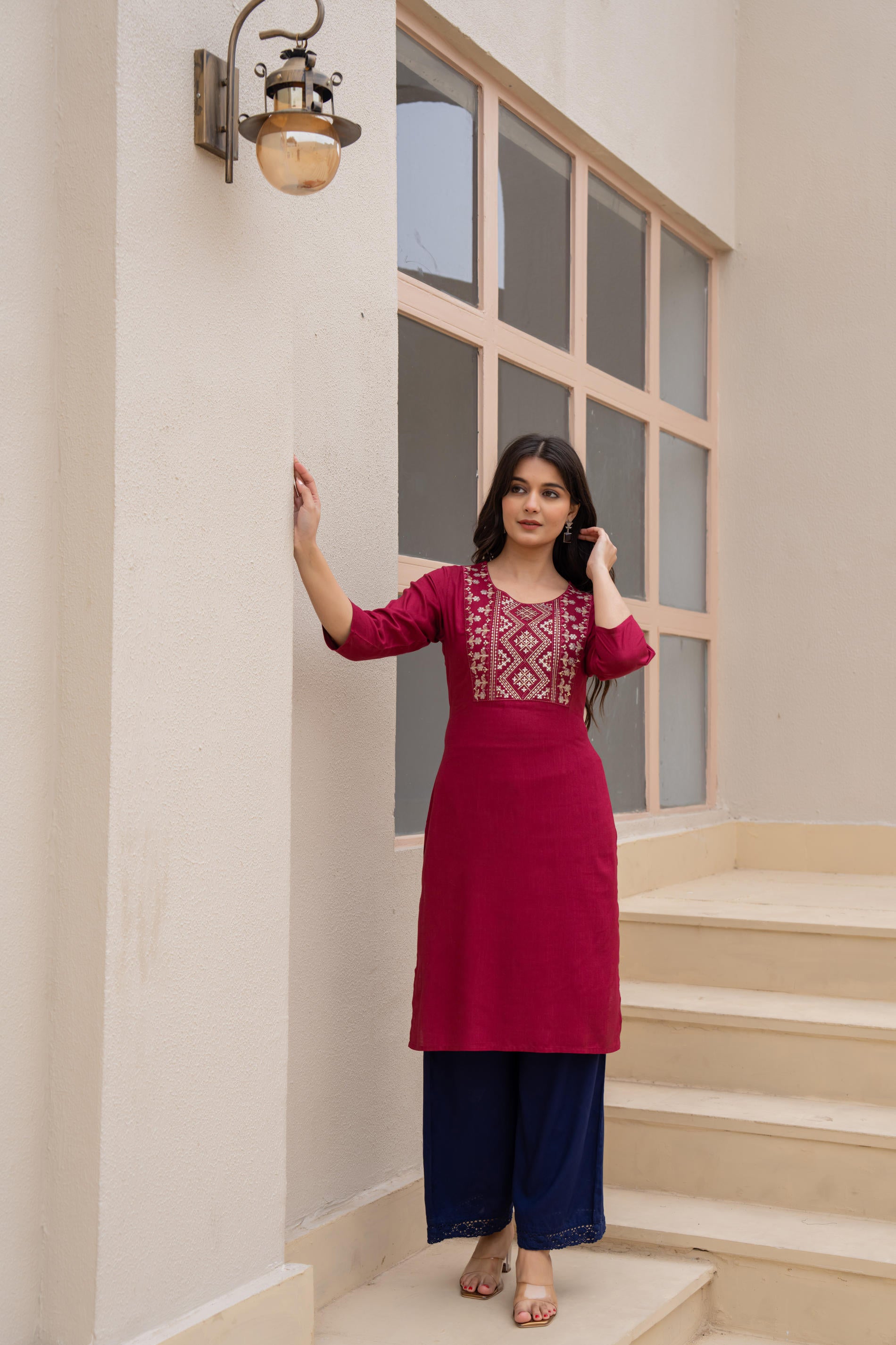 Maroon Solid Viscose Kurta With Sequins & Thread Work