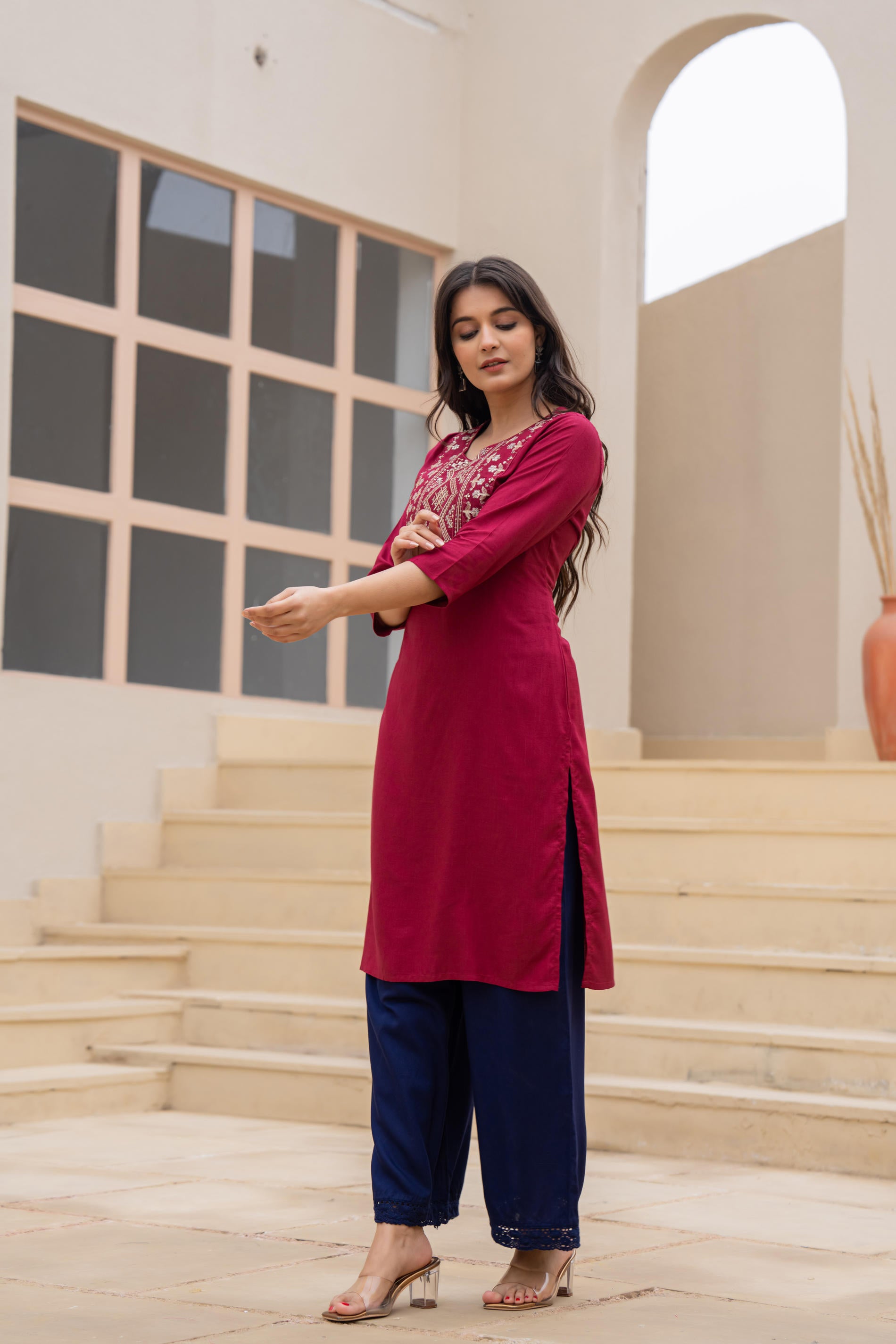 Maroon Solid Viscose Kurta With Sequins & Thread Work