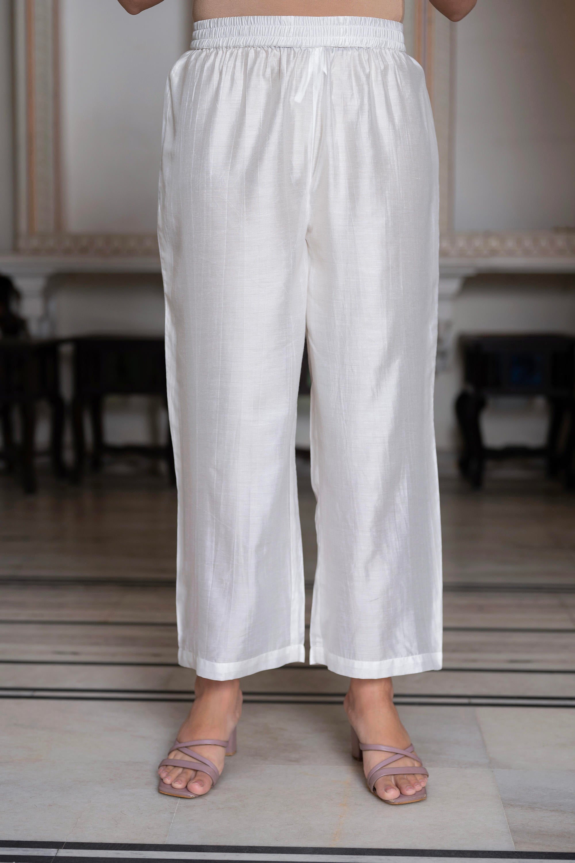 Off-White Chanderi Kurta with Bead Work & Thread Detailing