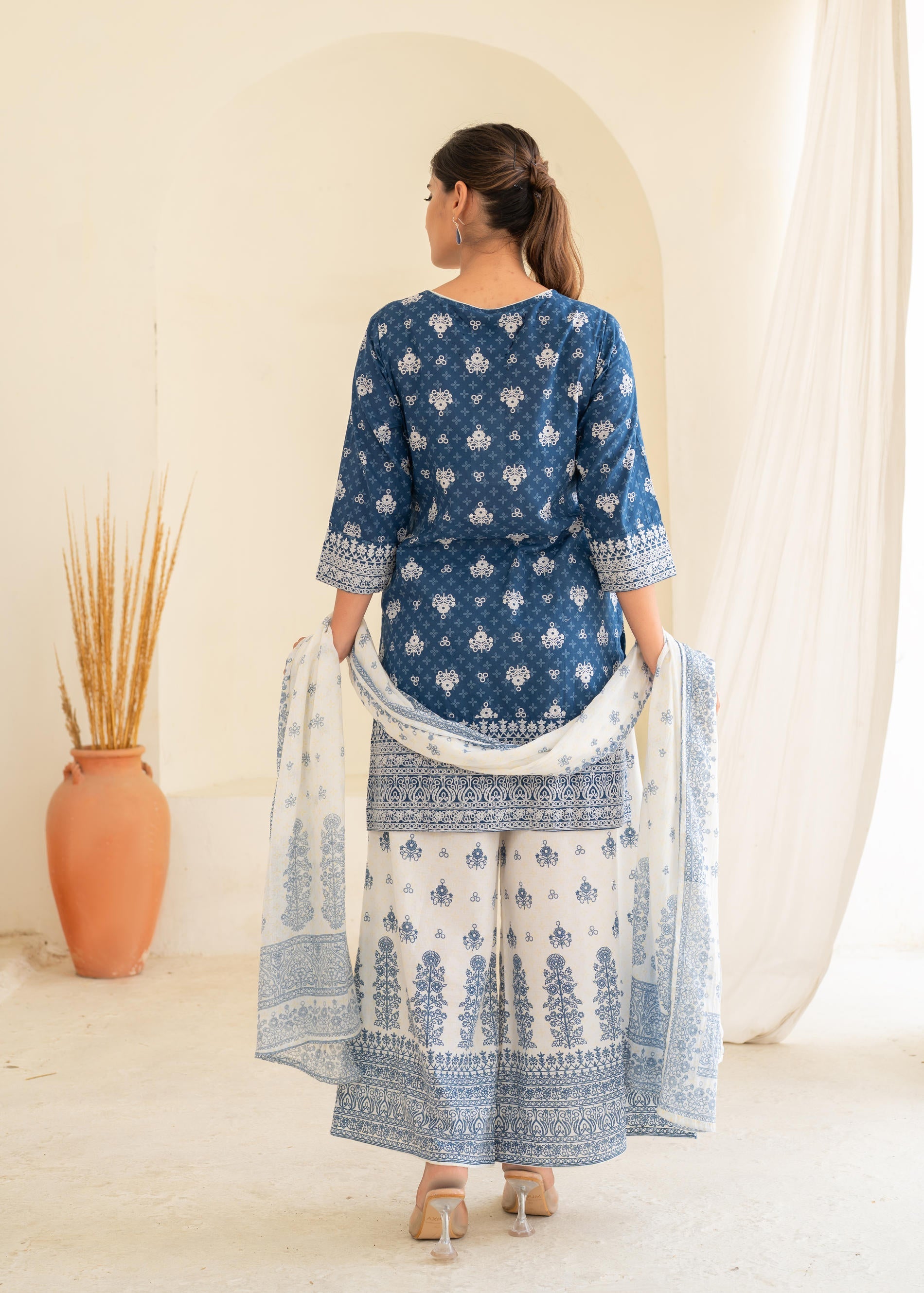Floral embroidered cotton kurta, printed straight-fit pants