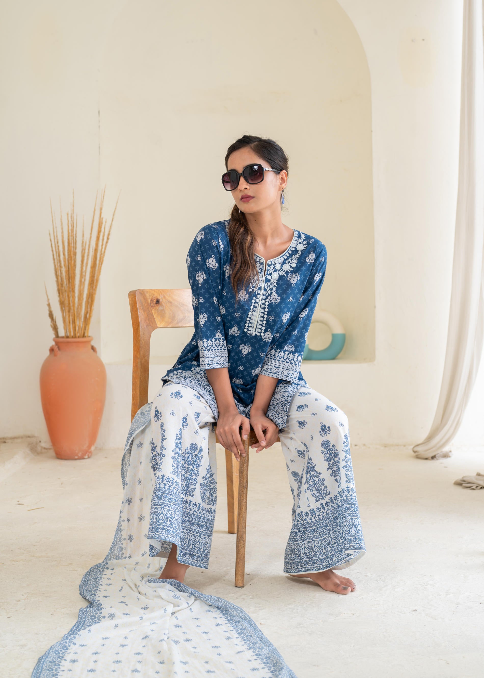 Floral embroidered cotton kurta, printed straight-fit pants