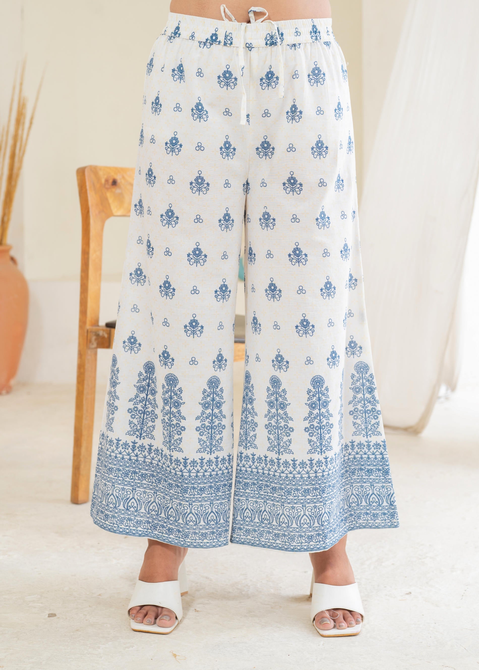 Floral embroidered cotton kurta, printed straight-fit pants