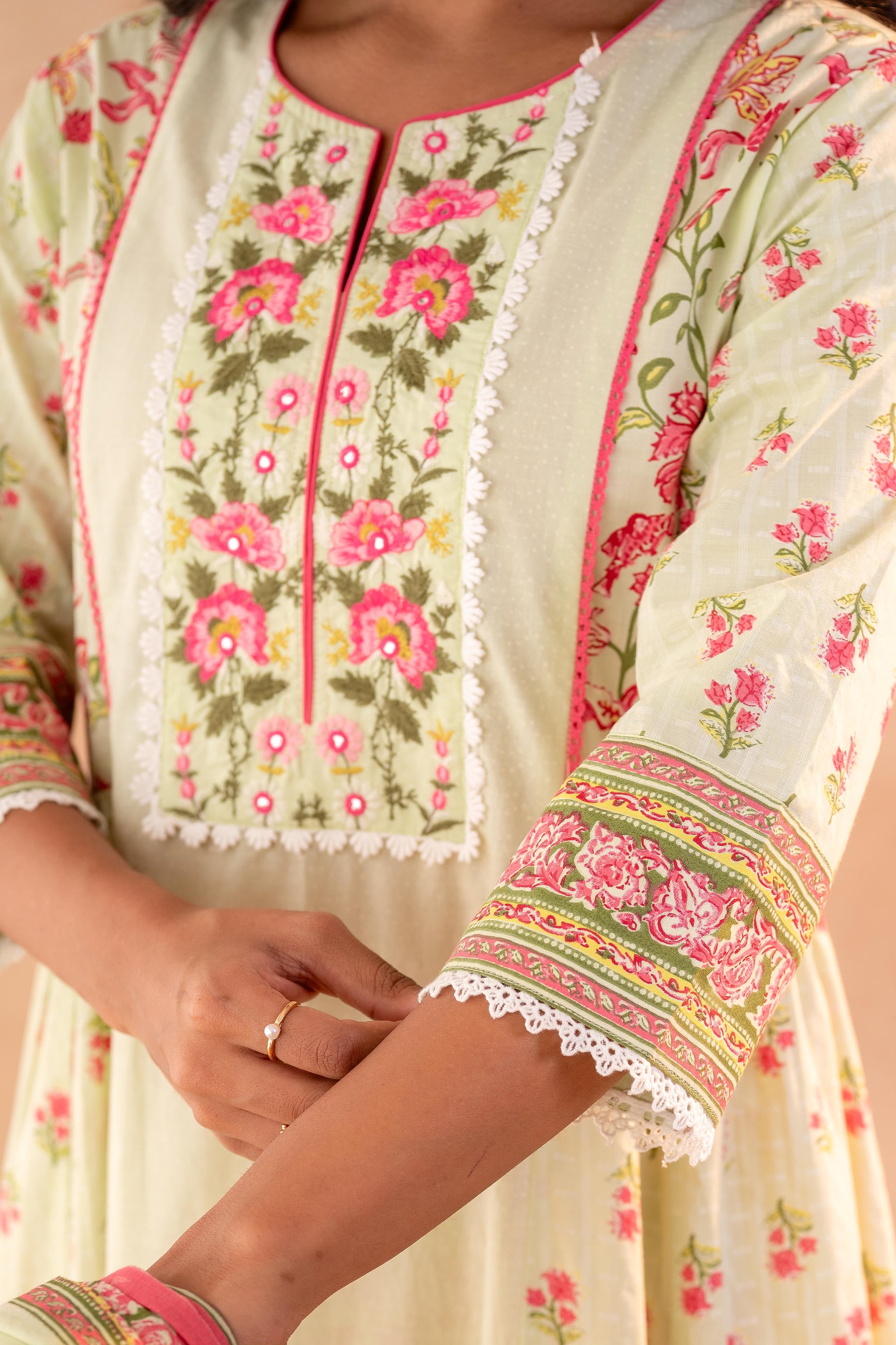 Noor-e-Gul SageGreen Printed Kurta Pant And Dupatta Set