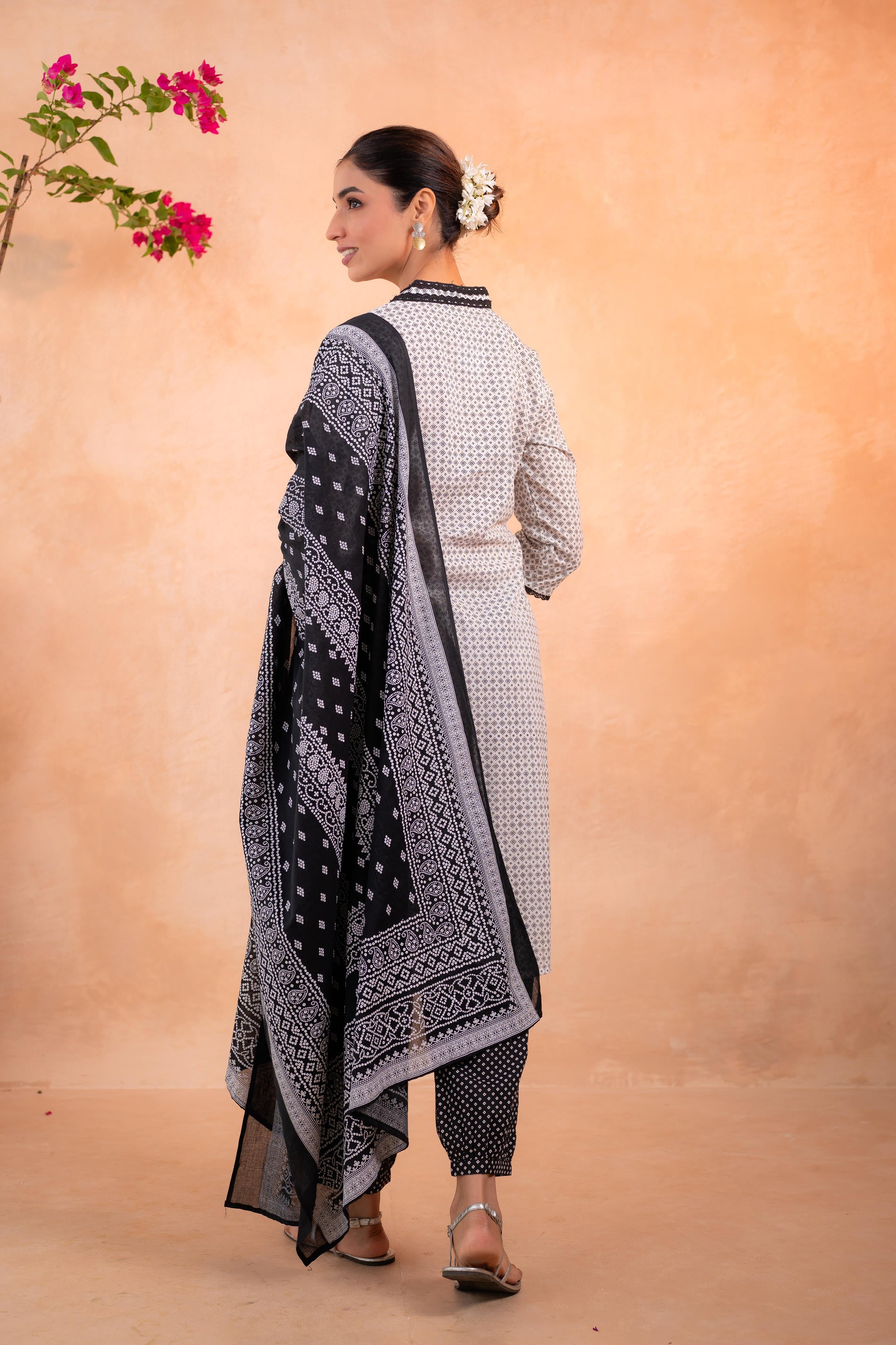 Noir Ikat Echo Black & White Printed Kurta Pant And Dupatta Set