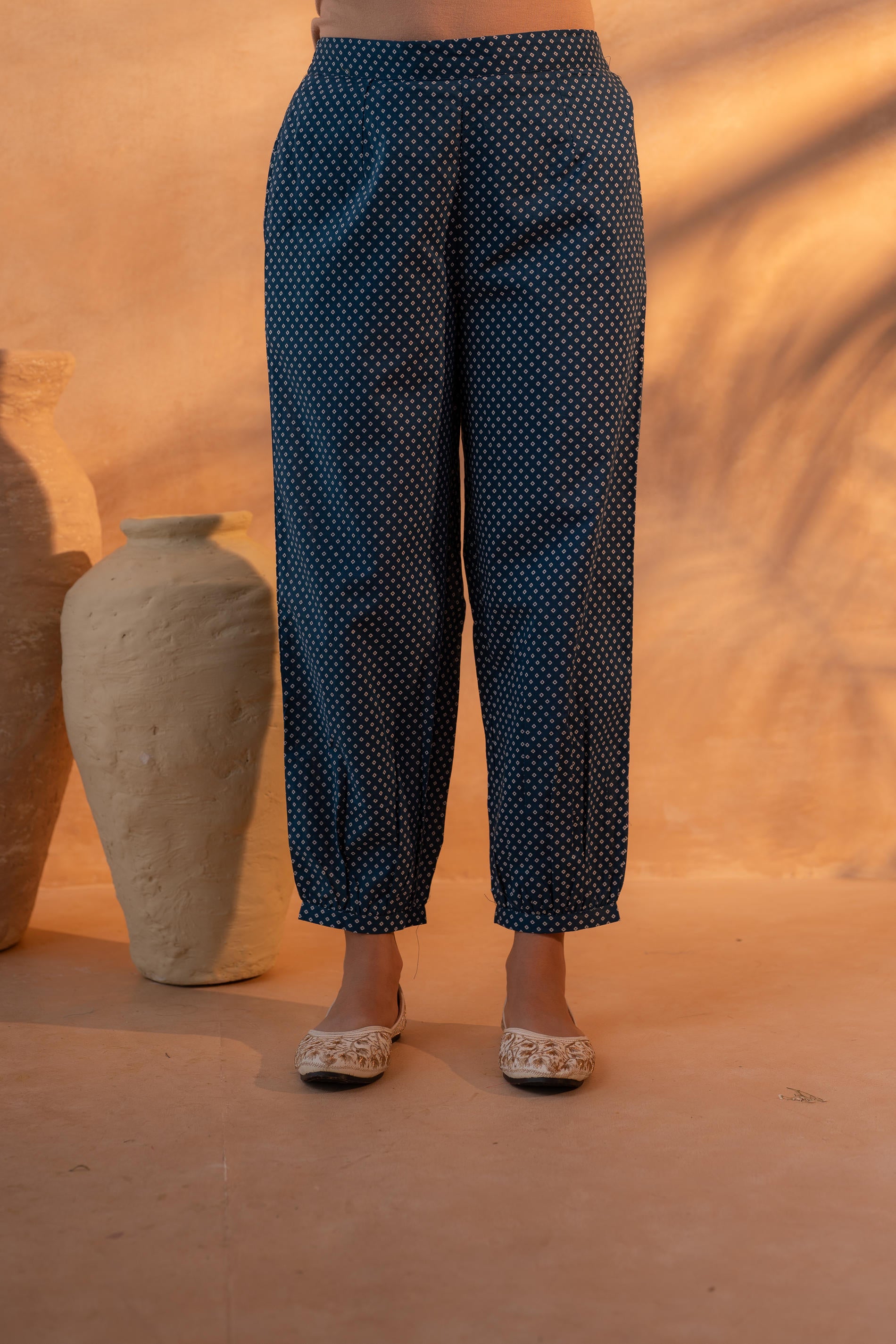 Noir Ikat Echo Blue & White Printed Kurta Pant And Dupatta Set