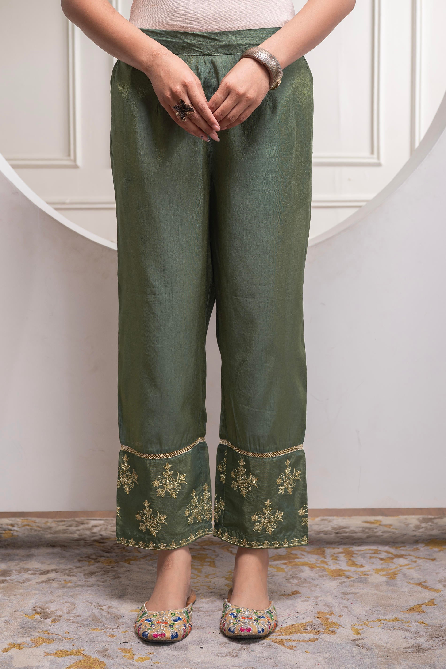 Fuchsia Solid Viscose Tunic and Pants Co-ord Set with Zari Work and Button Detailing