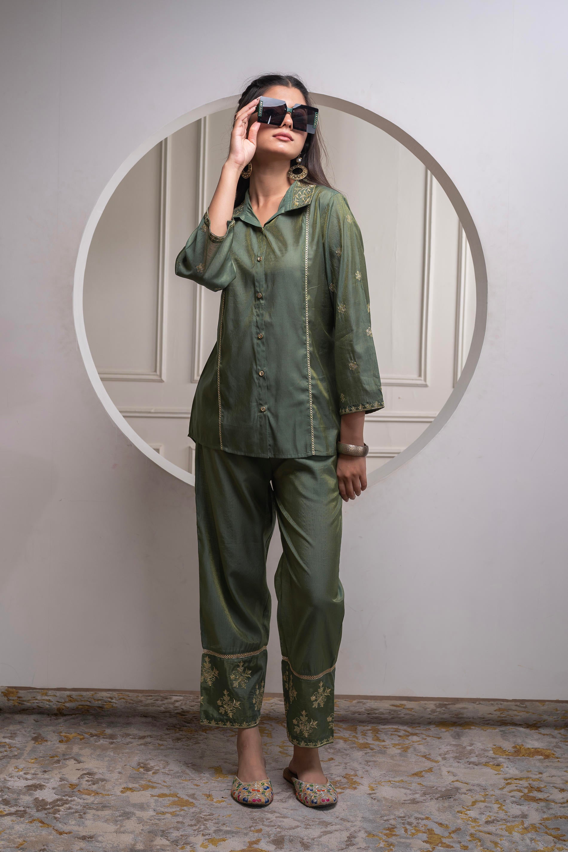 Fuchsia Solid Viscose Tunic and Pants Co-ord Set with Zari Work and Button Detailing