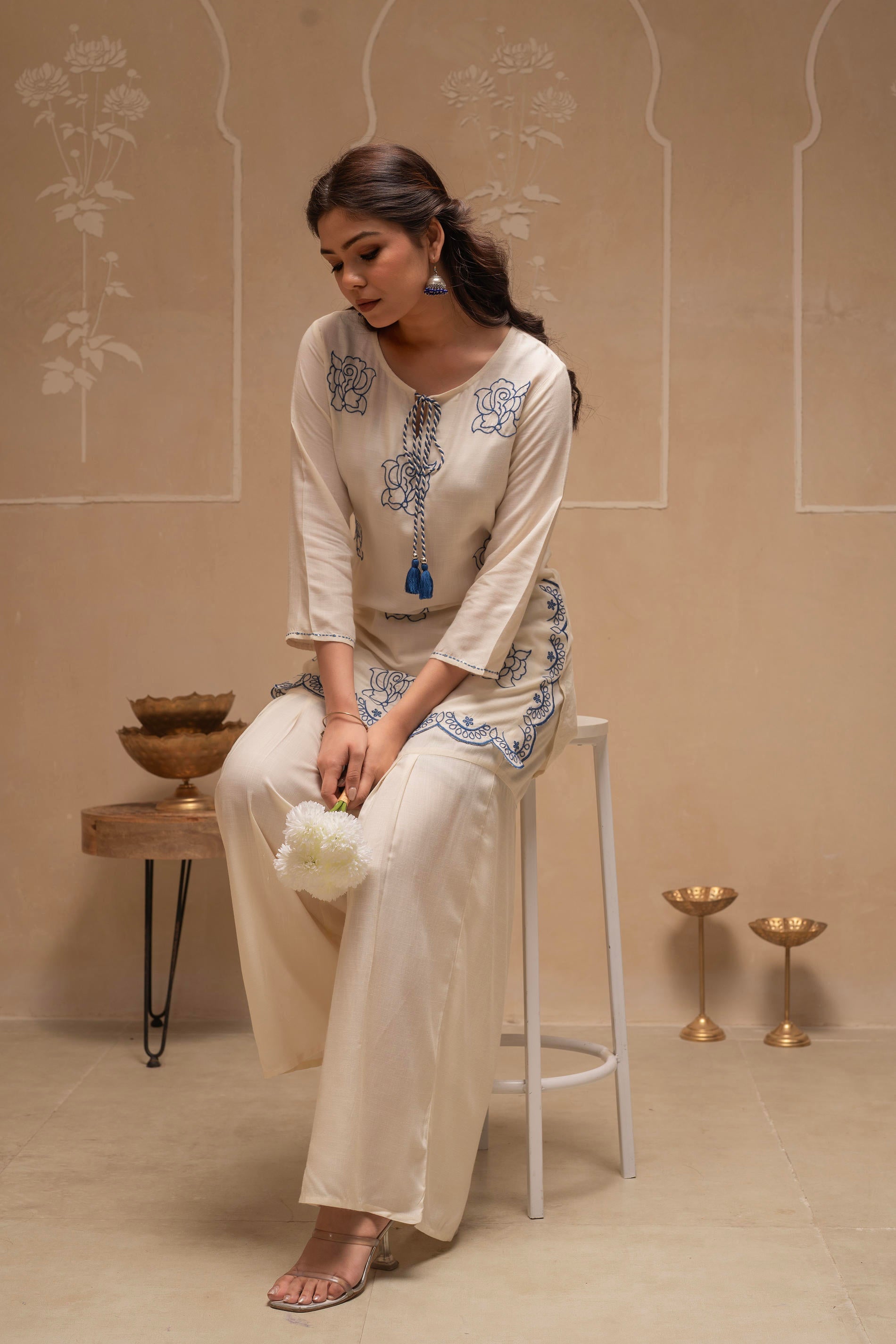 Offwhite Solid Viscose Tunic and Pants Co-ord Set with Thread Work and Sequence