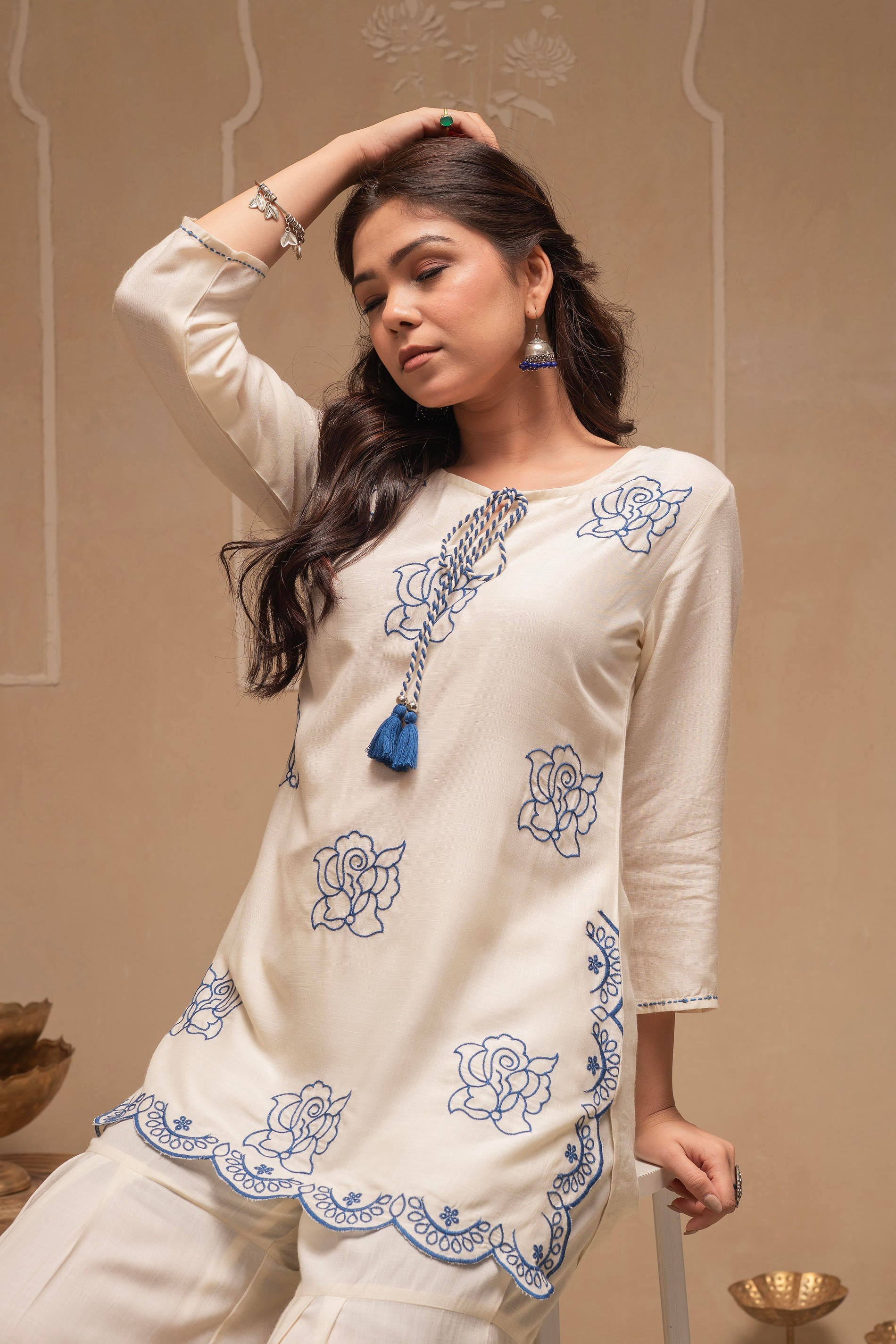 Offwhite Solid Viscose Tunic and Pants Co-ord Set with Thread Work and Sequence