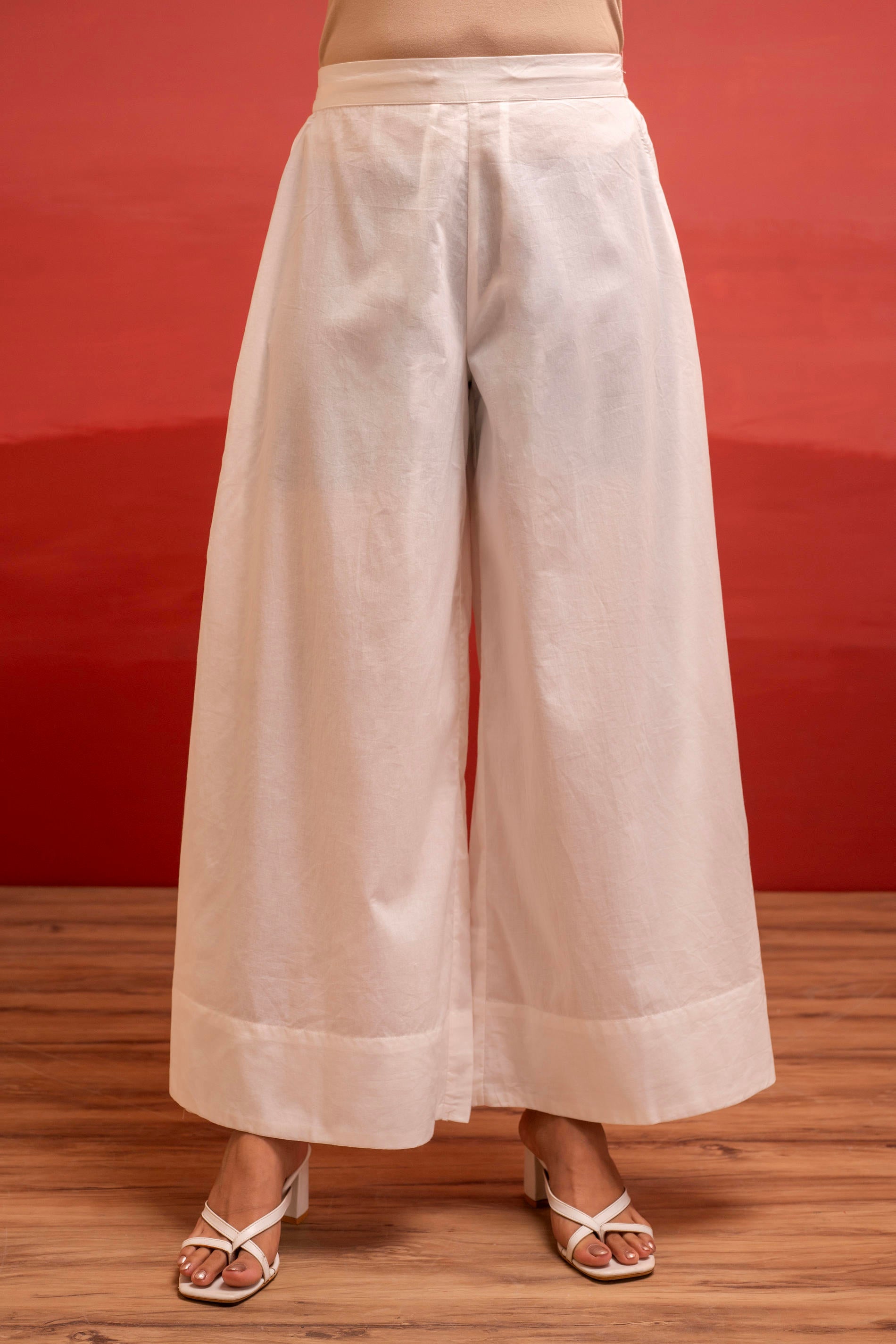 Off-White Leaf Printed Co-Ord Set With Collared Tunic & Wide-Leg Pant