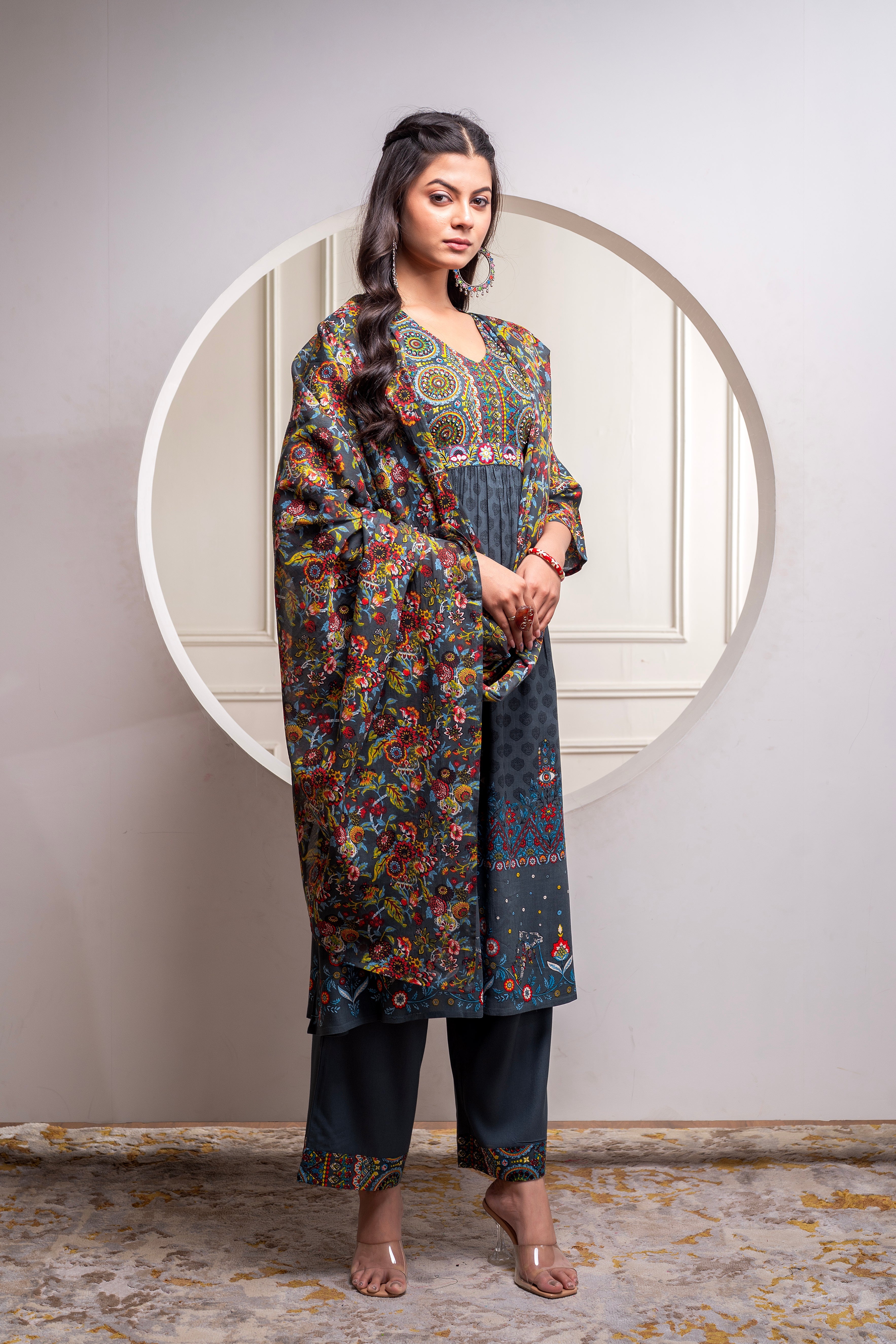 Grey Floral Viscose Kurta Pant Dupatta Set with Thread Work and Sequence