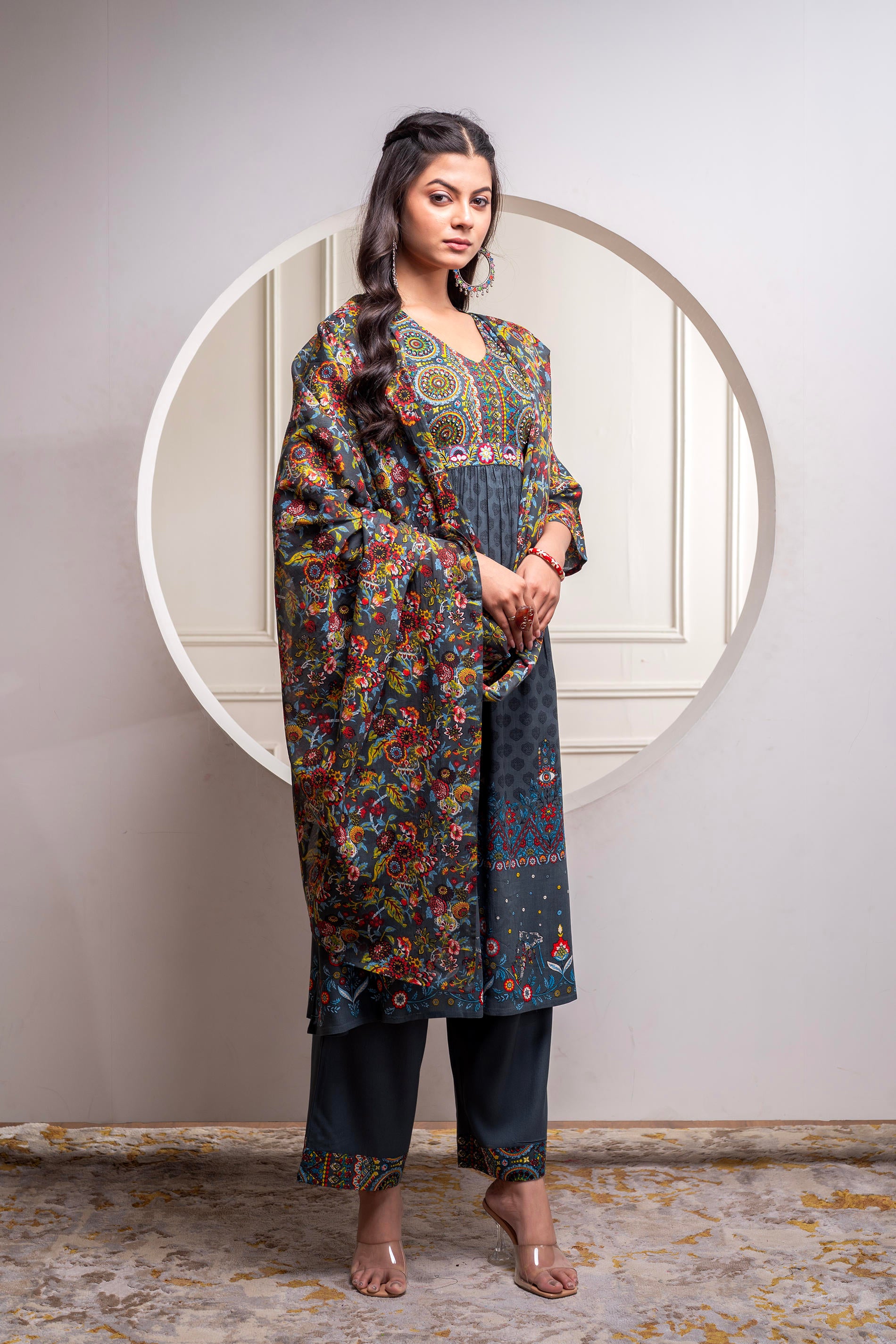 Grey Floral Viscose Kurta Pant Dupatta Set with Thread Work and Sequence