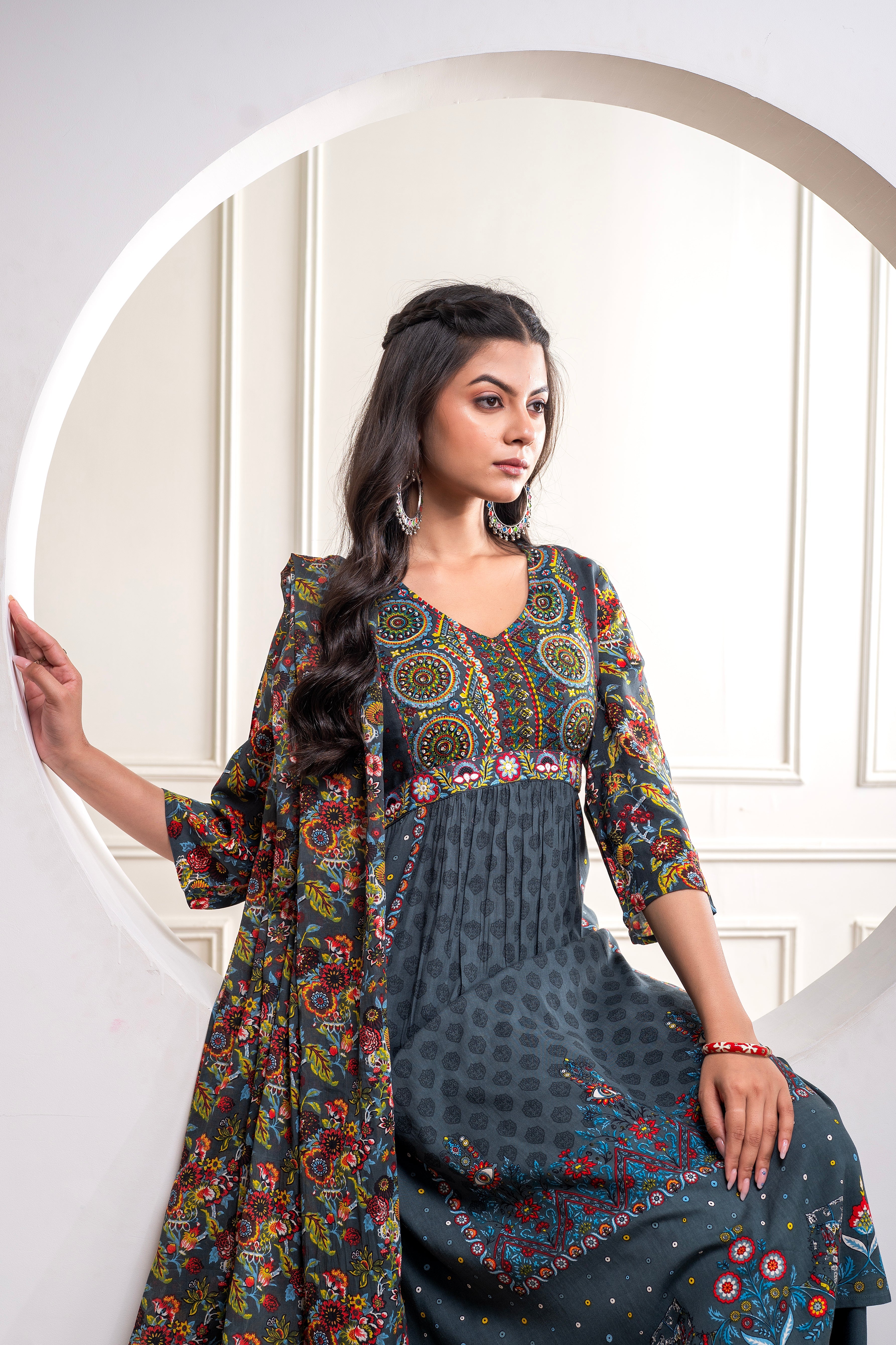 Grey Floral Viscose Kurta Pant Dupatta Set with Thread Work and Sequence