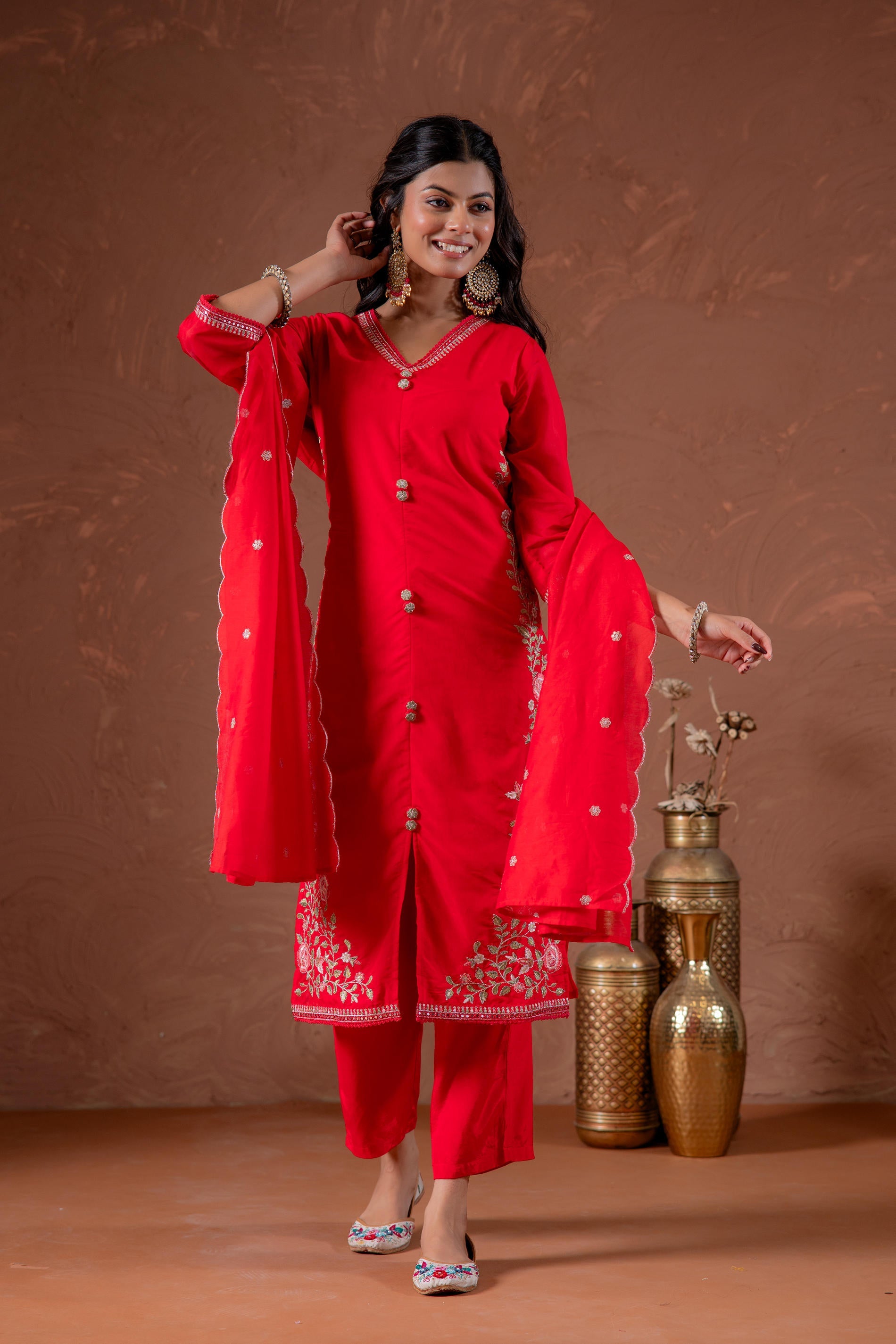 Red Anmadearkali Kurta Set With Embroidery And Scallop Hemline