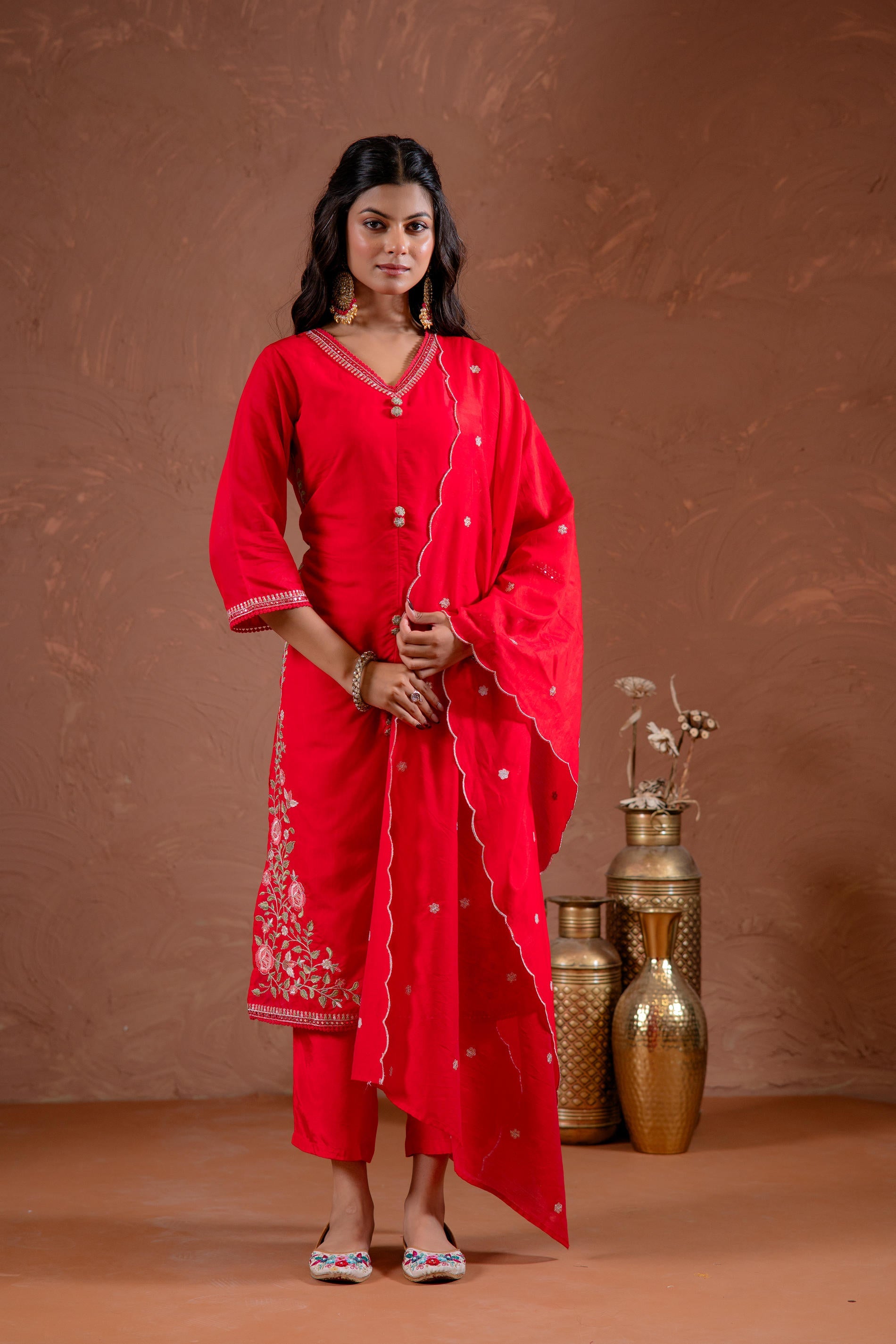 Red Anmadearkali Kurta Set With Embroidery And Scallop Hemline