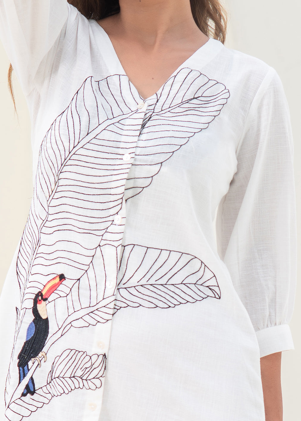 White Embroidered Animal Print Cotton Kurta – Thread Work