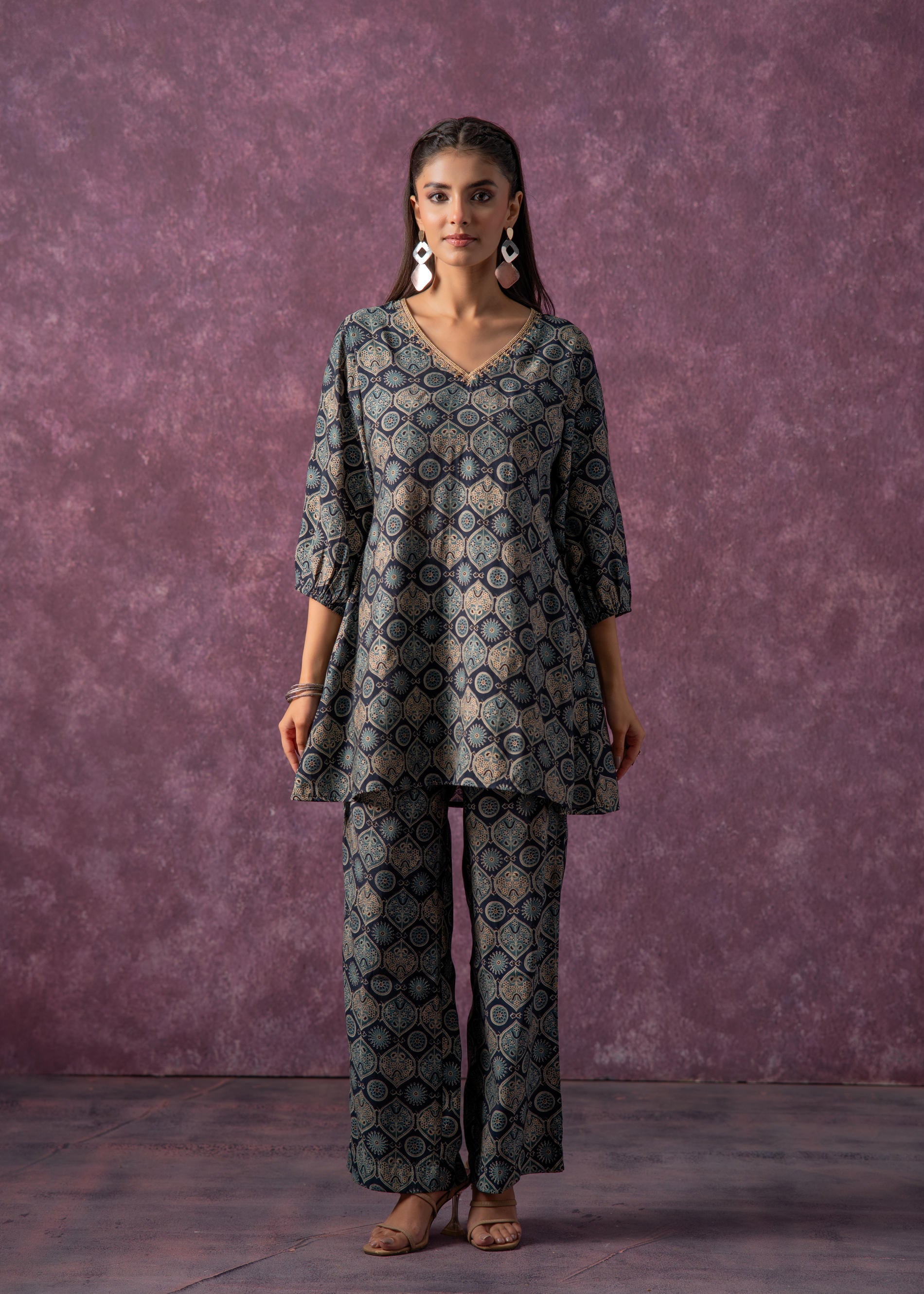 Women's Green & Black Cotton Kurta & Pants Co-ord Set with Ethnic Motifs and Zari Work
