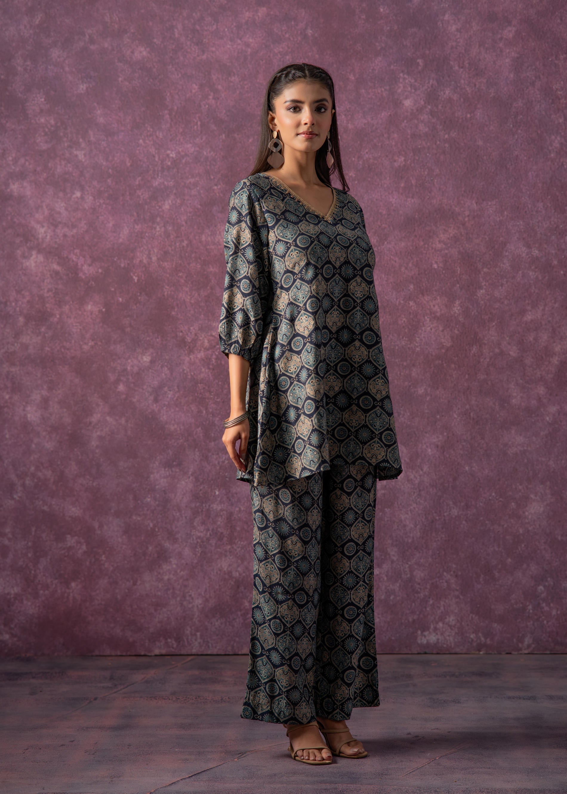 Women's Green & Black Cotton Kurta & Pants Co-ord Set with Ethnic Motifs and Zari Work