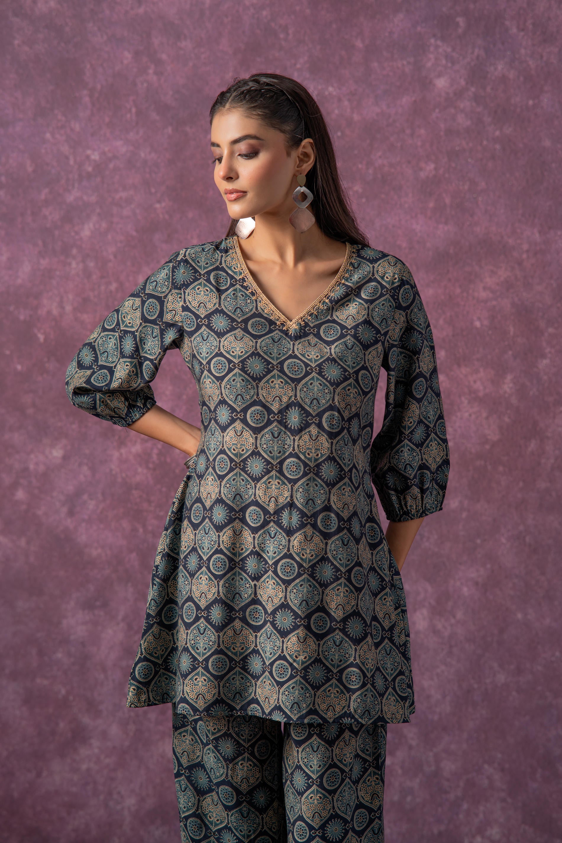 Women's Green & Black Cotton Kurta & Pants Co-ord Set with Ethnic Motifs and Zari Work