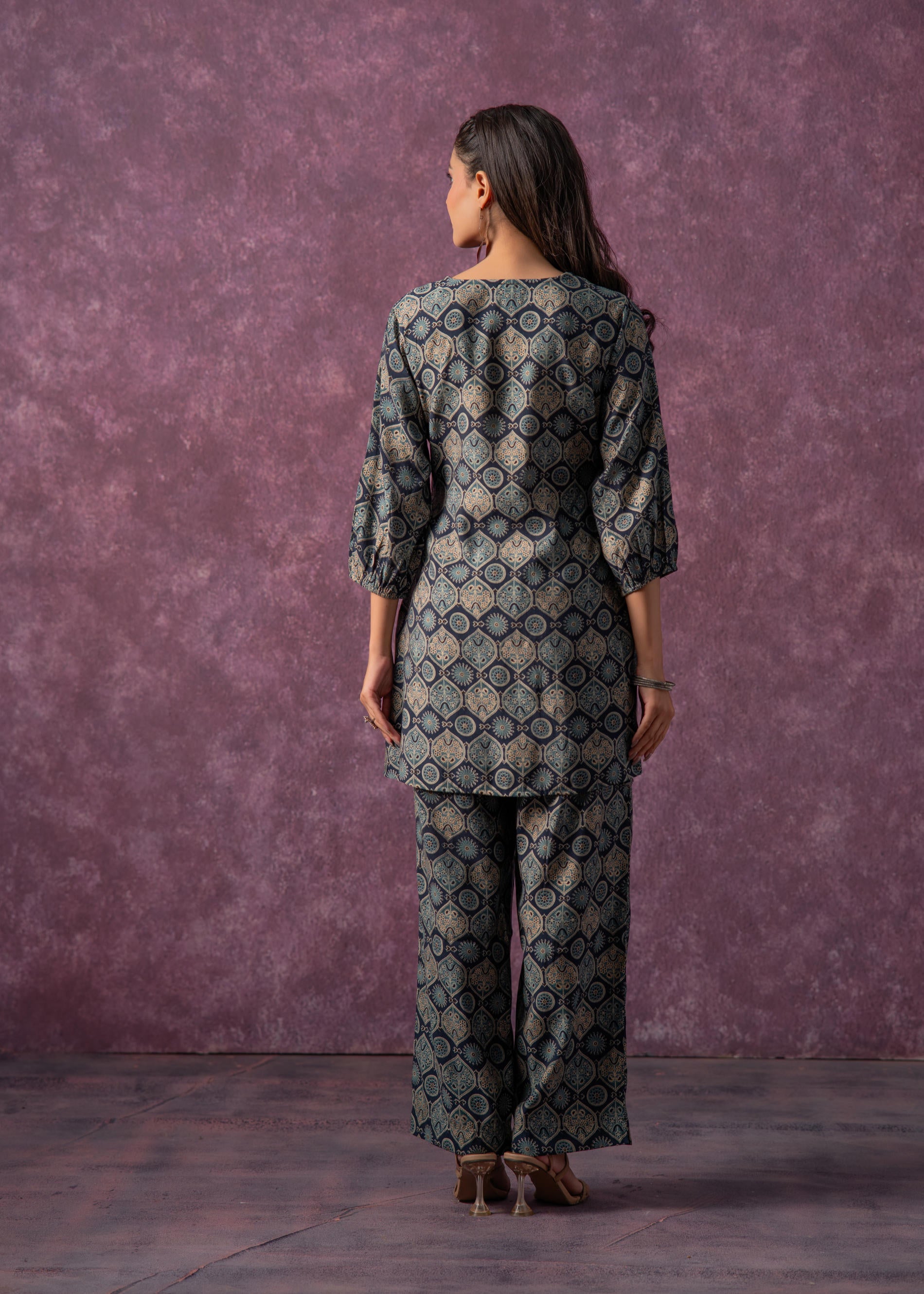 Women's Green & Black Cotton Kurta & Pants Co-ord Set with Ethnic Motifs and Zari Work