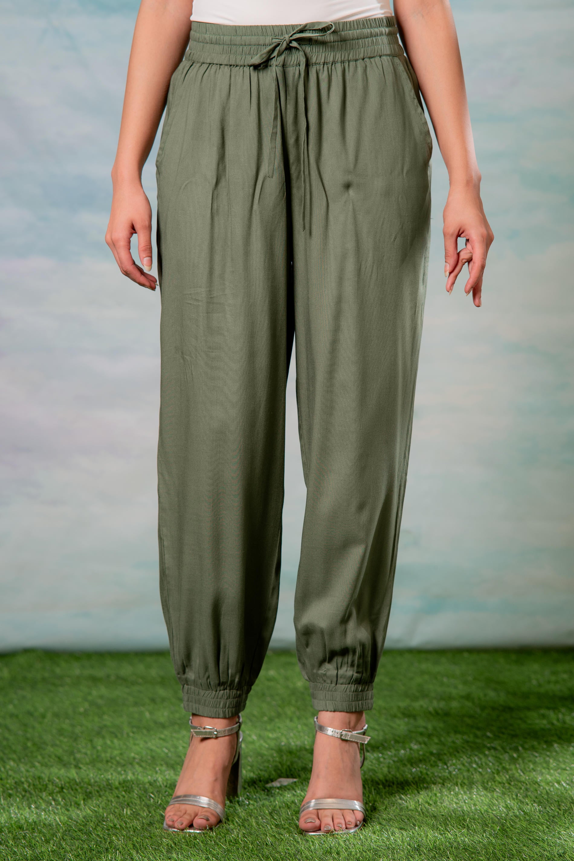 Lamora Women’s Olive Green Drawstring Jogger Pants