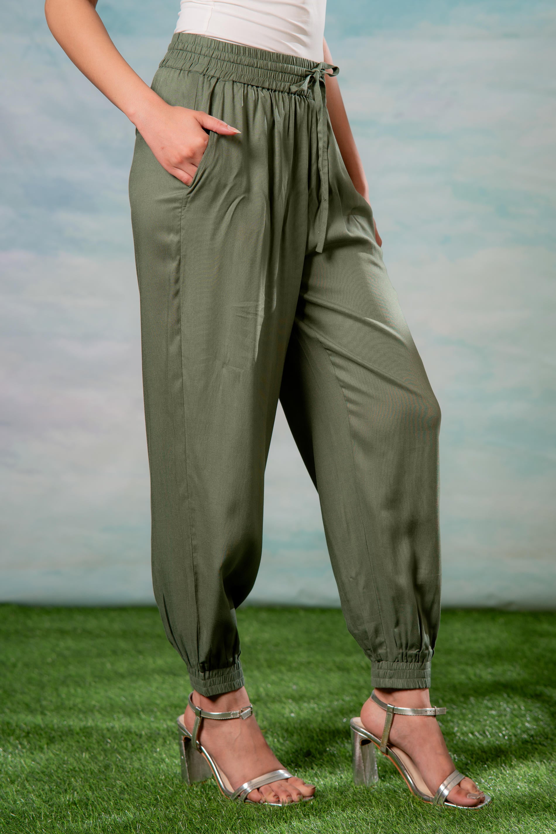 Lamora Women’s Olive Green Drawstring Jogger Pants
