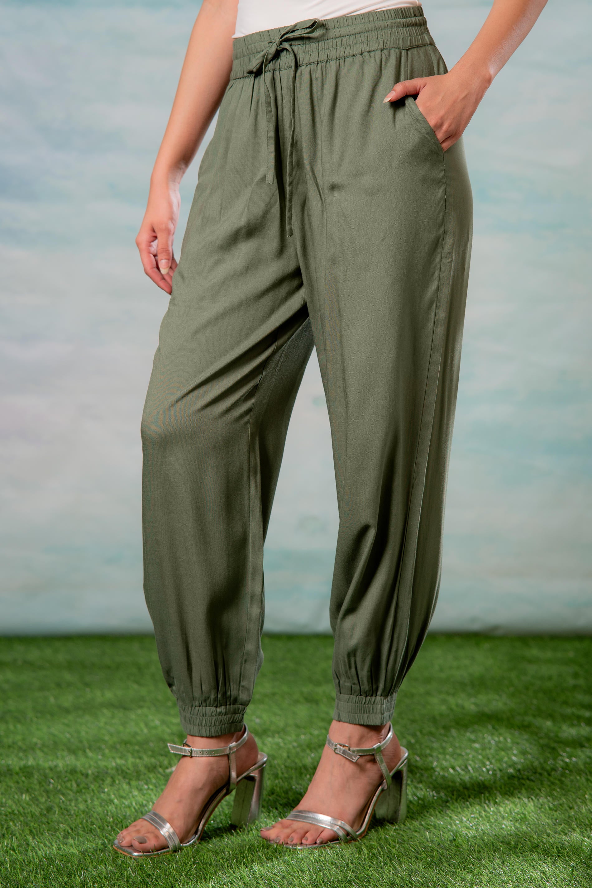 Lamora Women’s Olive Green Drawstring Jogger Pants
